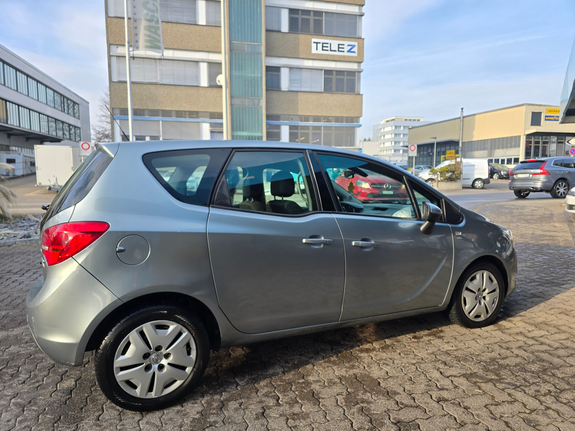 OPEL Meriva 1.4 Turbo Active Edition-image-1