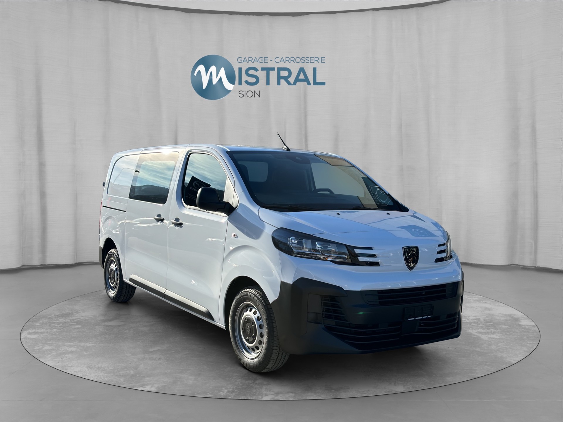 PEUGEOT Expert 2.0 BlueHDi 145 S&S Standard-image-6