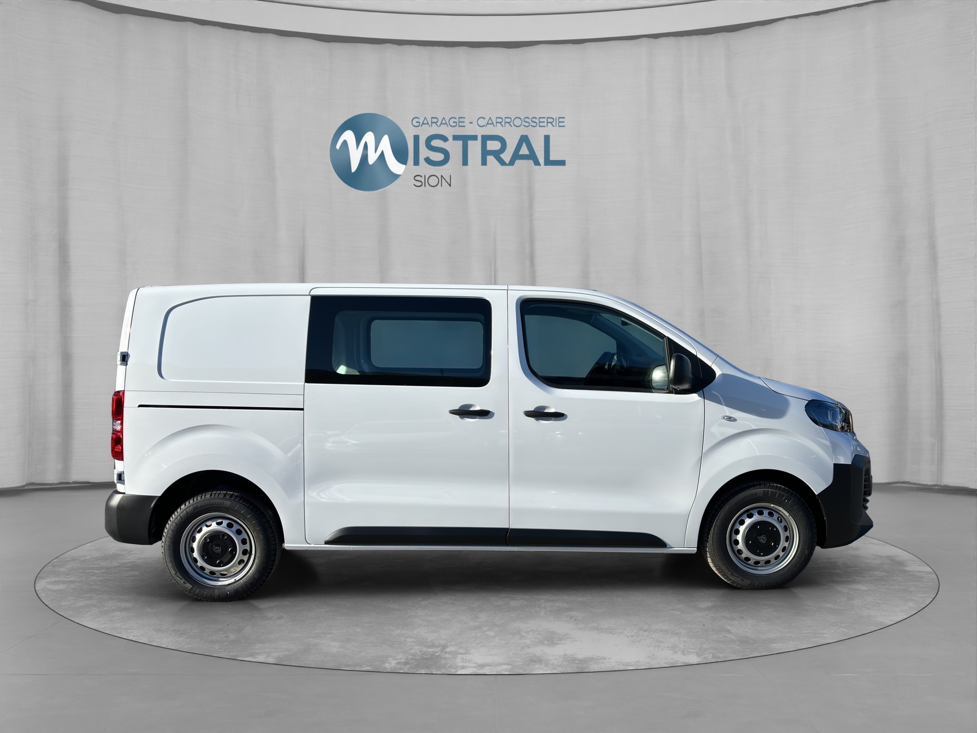 PEUGEOT Expert 2.0 BlueHDi 145 S&S Standard-image-5