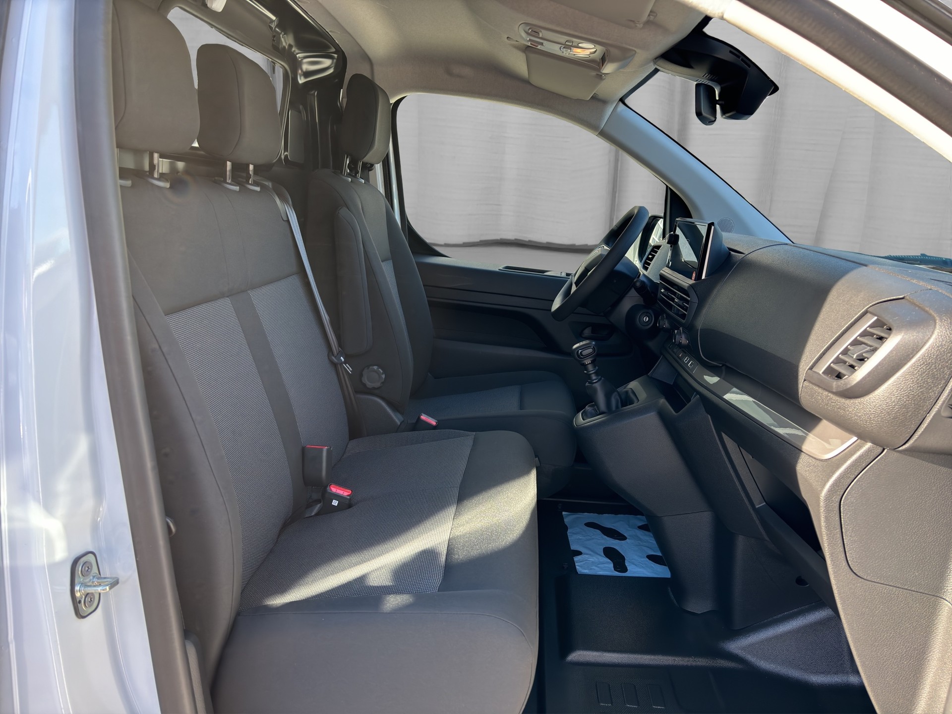 PEUGEOT Expert 2.0 BlueHDi 145 S&S Standard-image-15