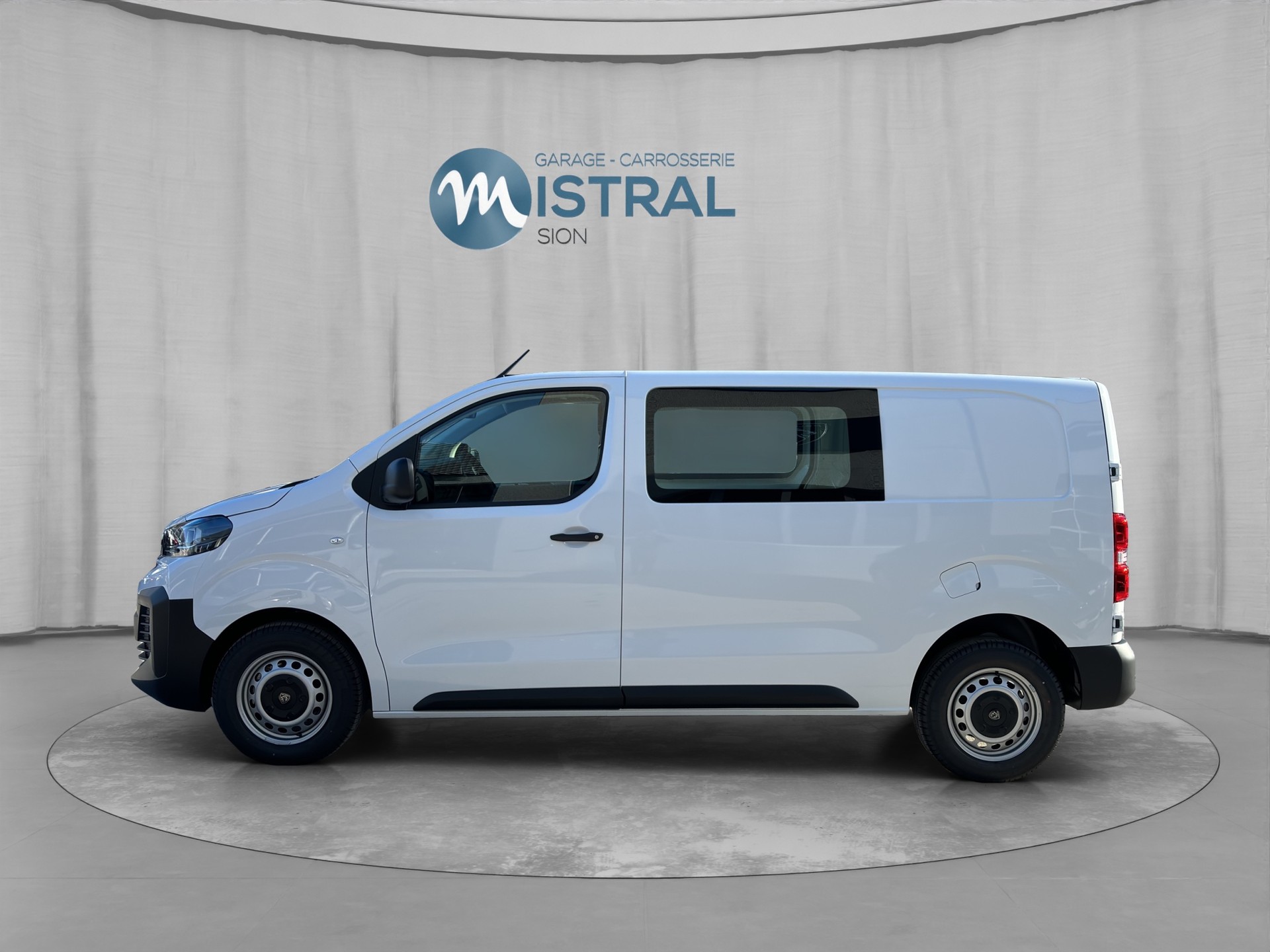 PEUGEOT Expert 2.0 BlueHDi 145 S&S Standard-image-1