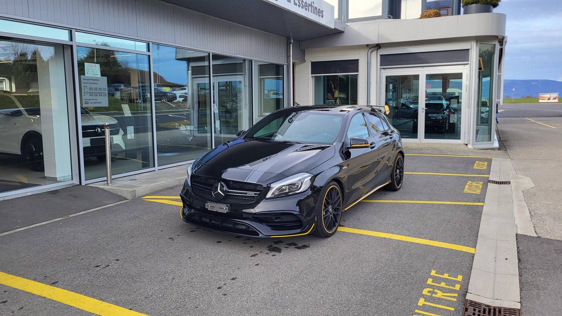 MERCEDES-BENZ A 45 AMG Yellow Night Edition 4Matic 7G-DCT-showroom-element-1