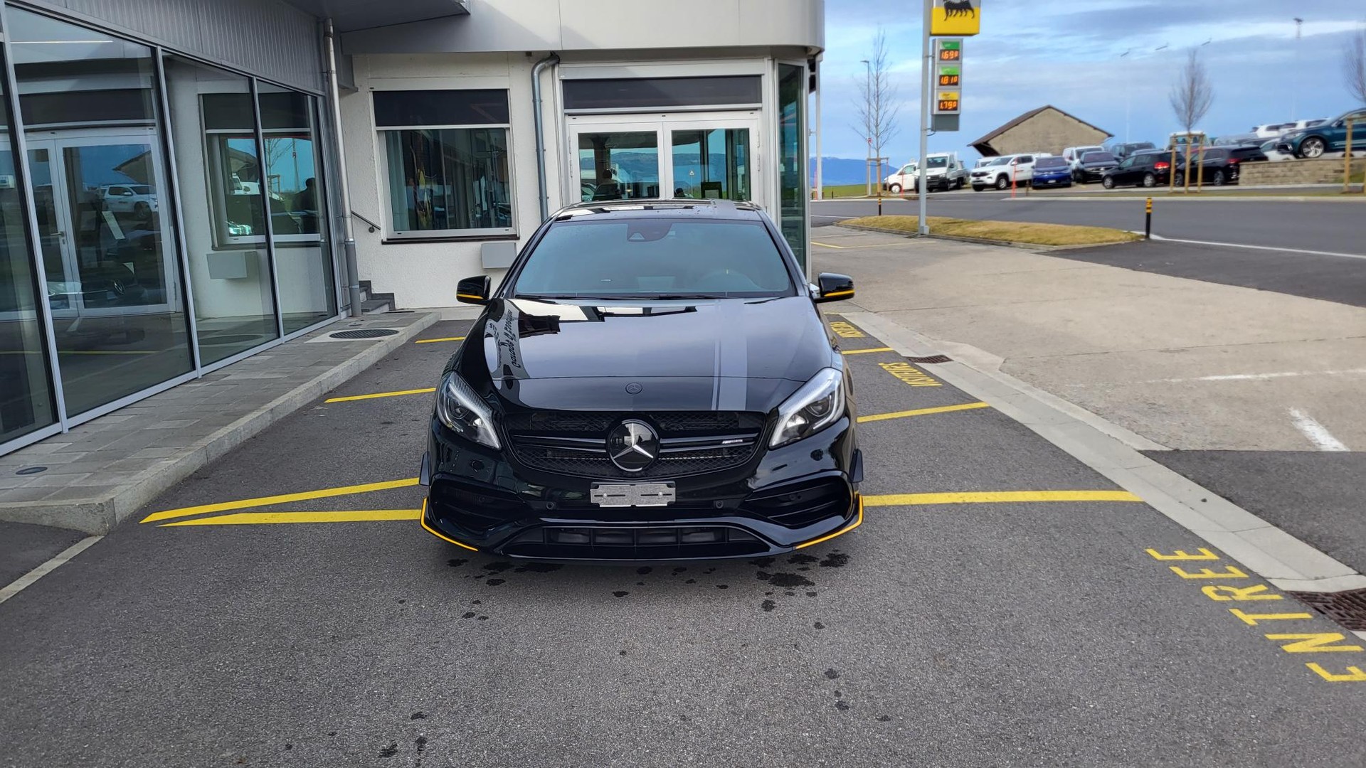 MERCEDES-BENZ A 45 AMG Yellow Night Edition 4Matic 7G-DCT-showroom-element-2
