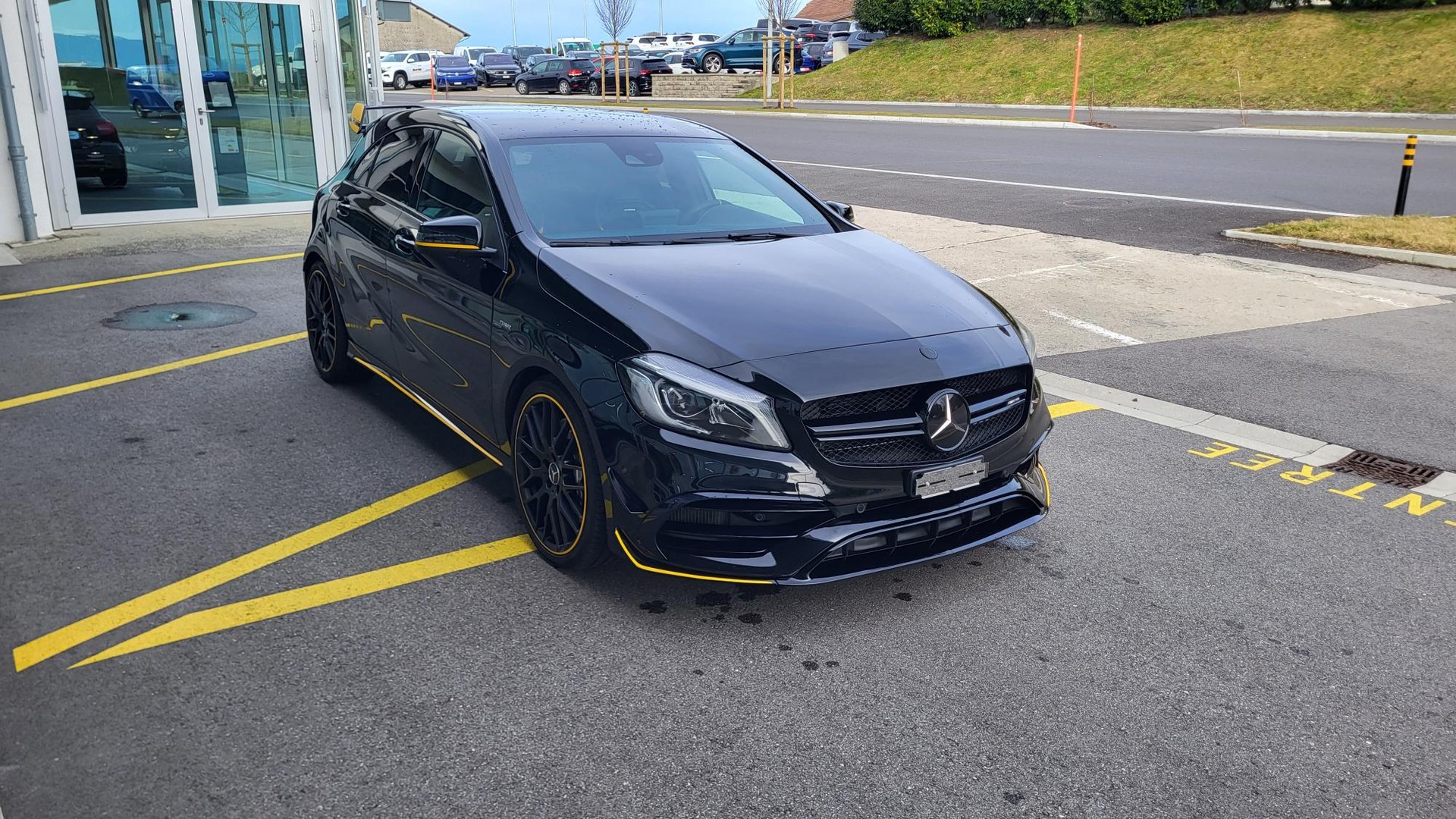 MERCEDES-BENZ A 45 AMG Yellow Night Edition 4Matic 7G-DCT-showroom-element-3