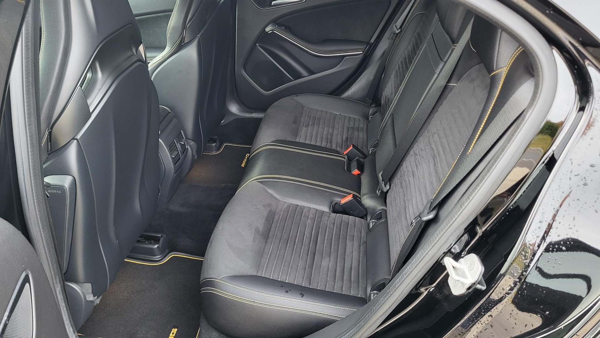 MERCEDES-BENZ A 45 AMG Yellow Night Edition 4Matic 7G-DCT-image-7