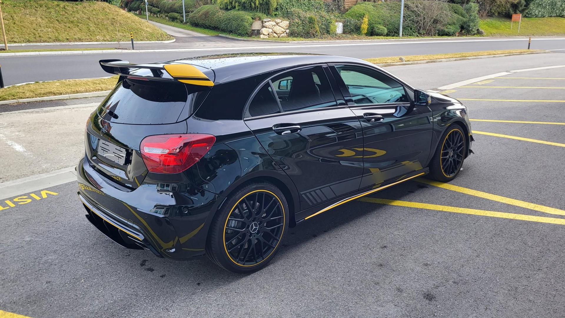 MERCEDES-BENZ A 45 AMG Yellow Night Edition 4Matic 7G-DCT-image-4