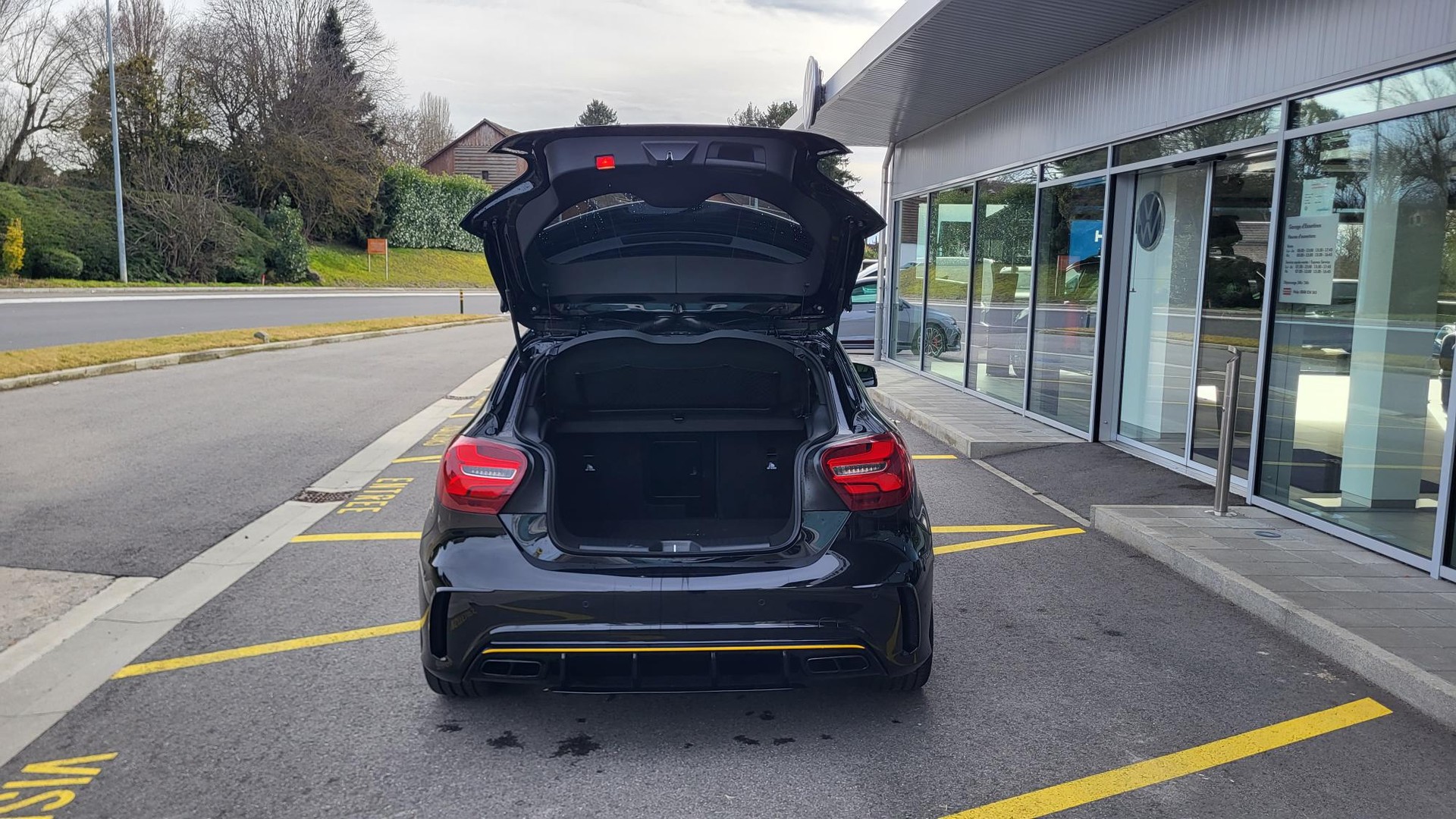 MERCEDES-BENZ A 45 AMG Yellow Night Edition 4Matic 7G-DCT-image-6