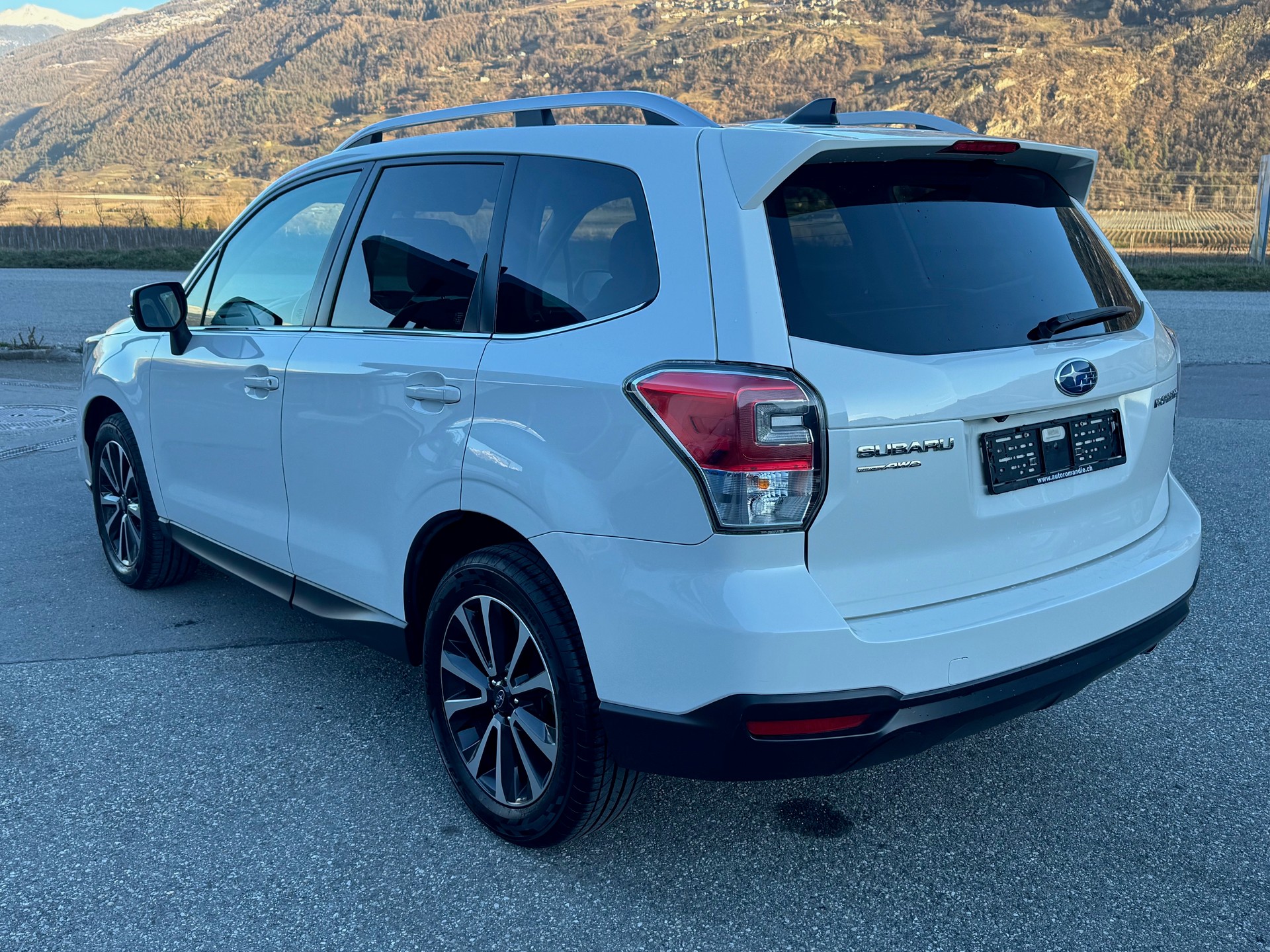 SUBARU Forester 2.0i Executive Lineartronic-image-3