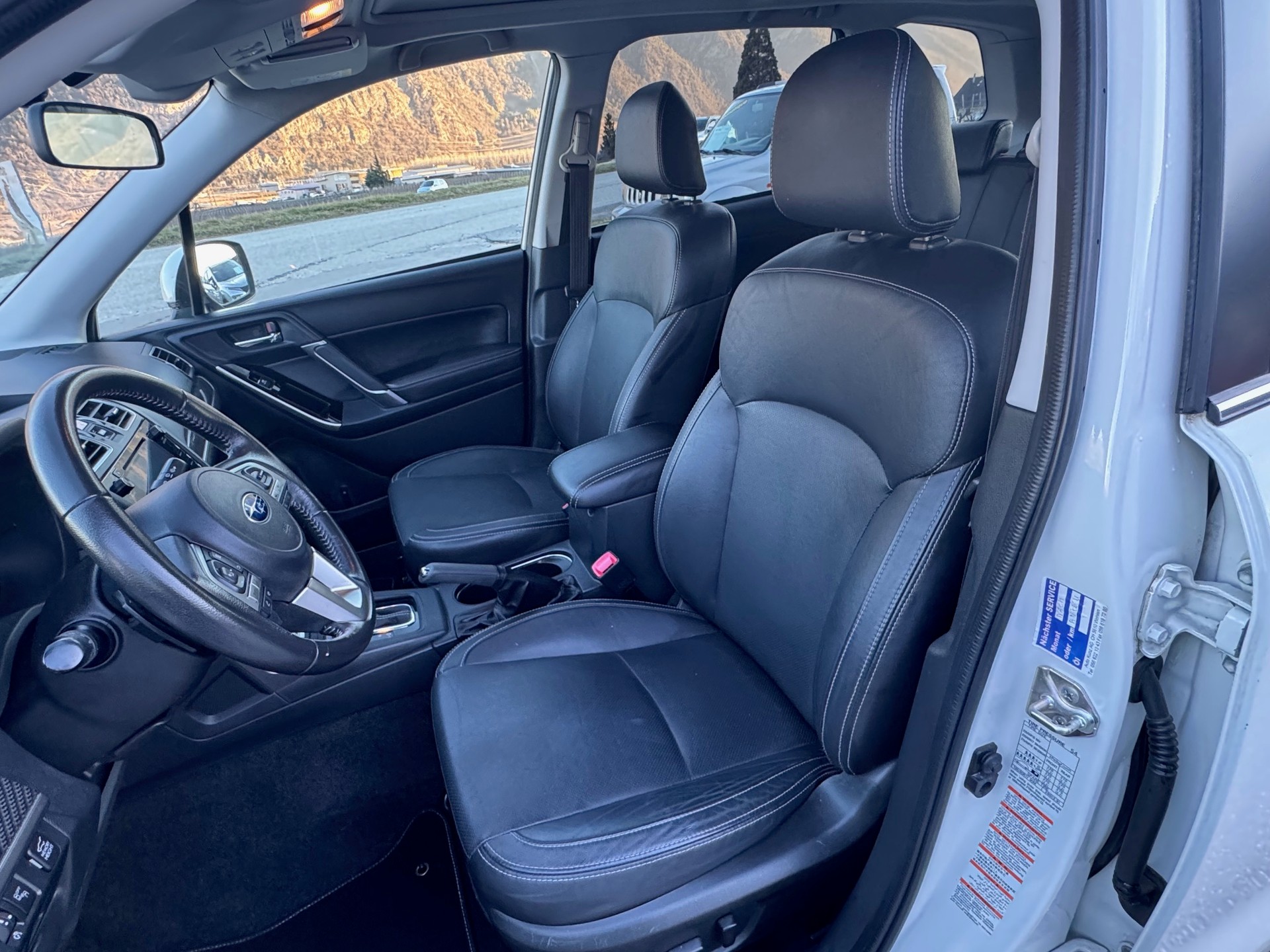 SUBARU Forester 2.0i Executive Lineartronic-image-8