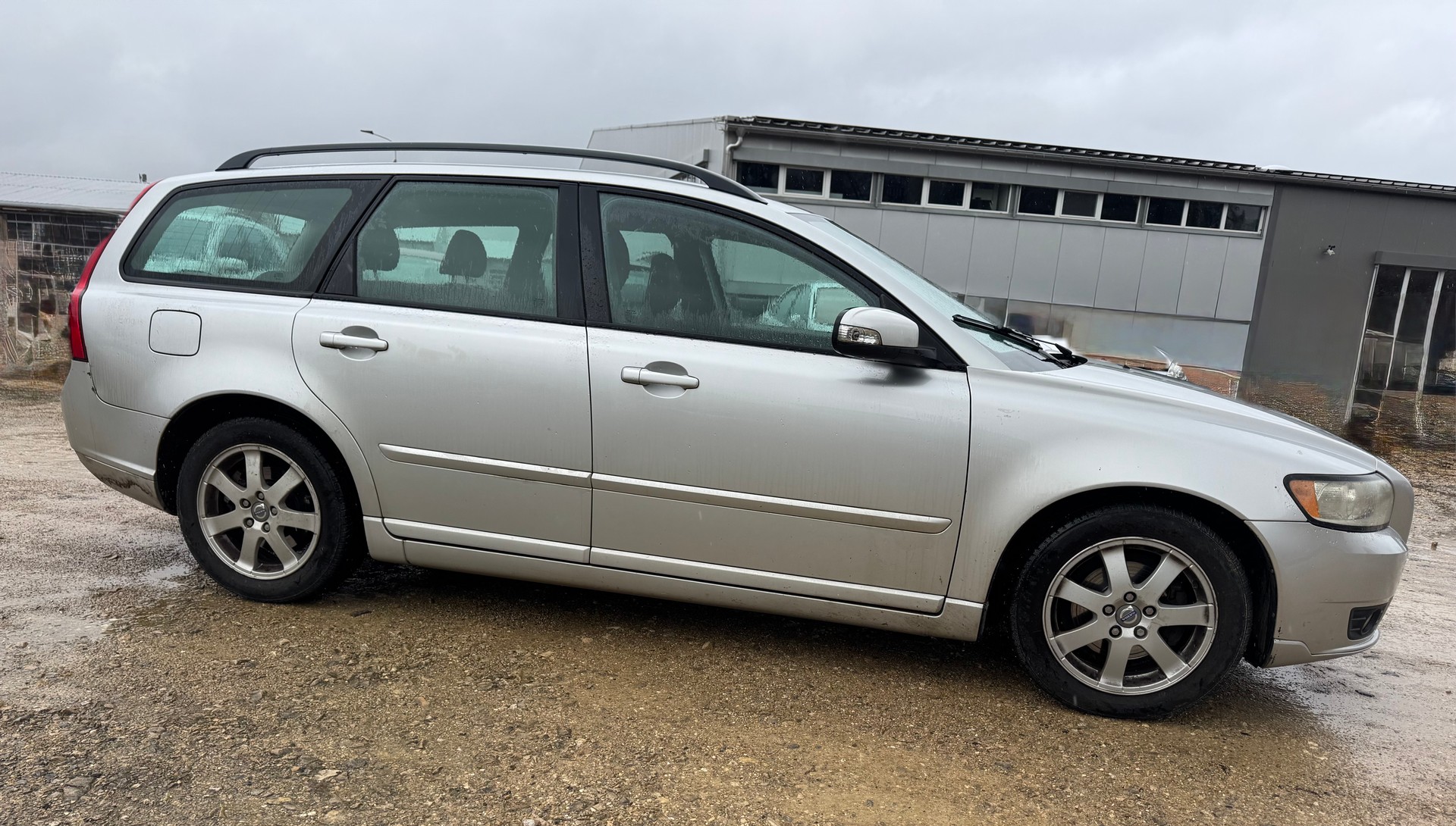 VOLVO V50-image-6