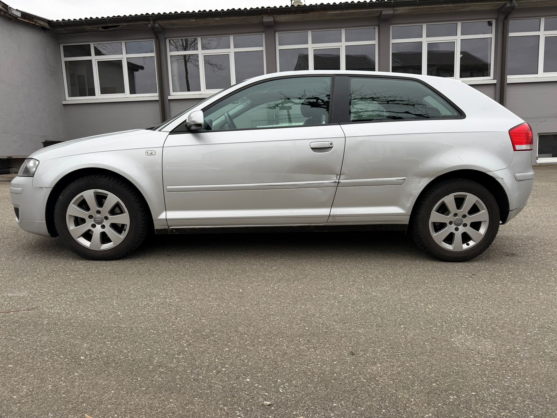 AUDI A3 Sportback 1.8 Turbo FSI Attraction-image-15