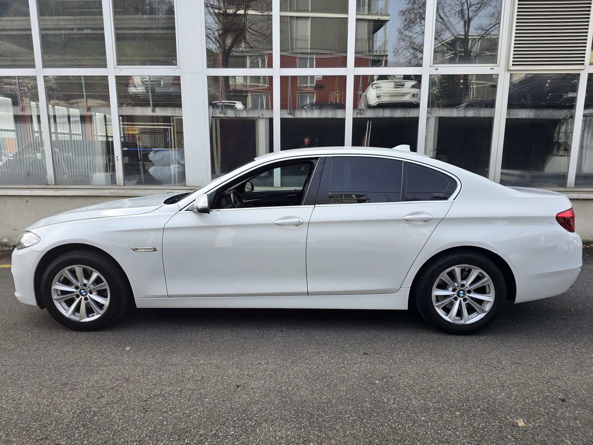 BMW 520D-image-6