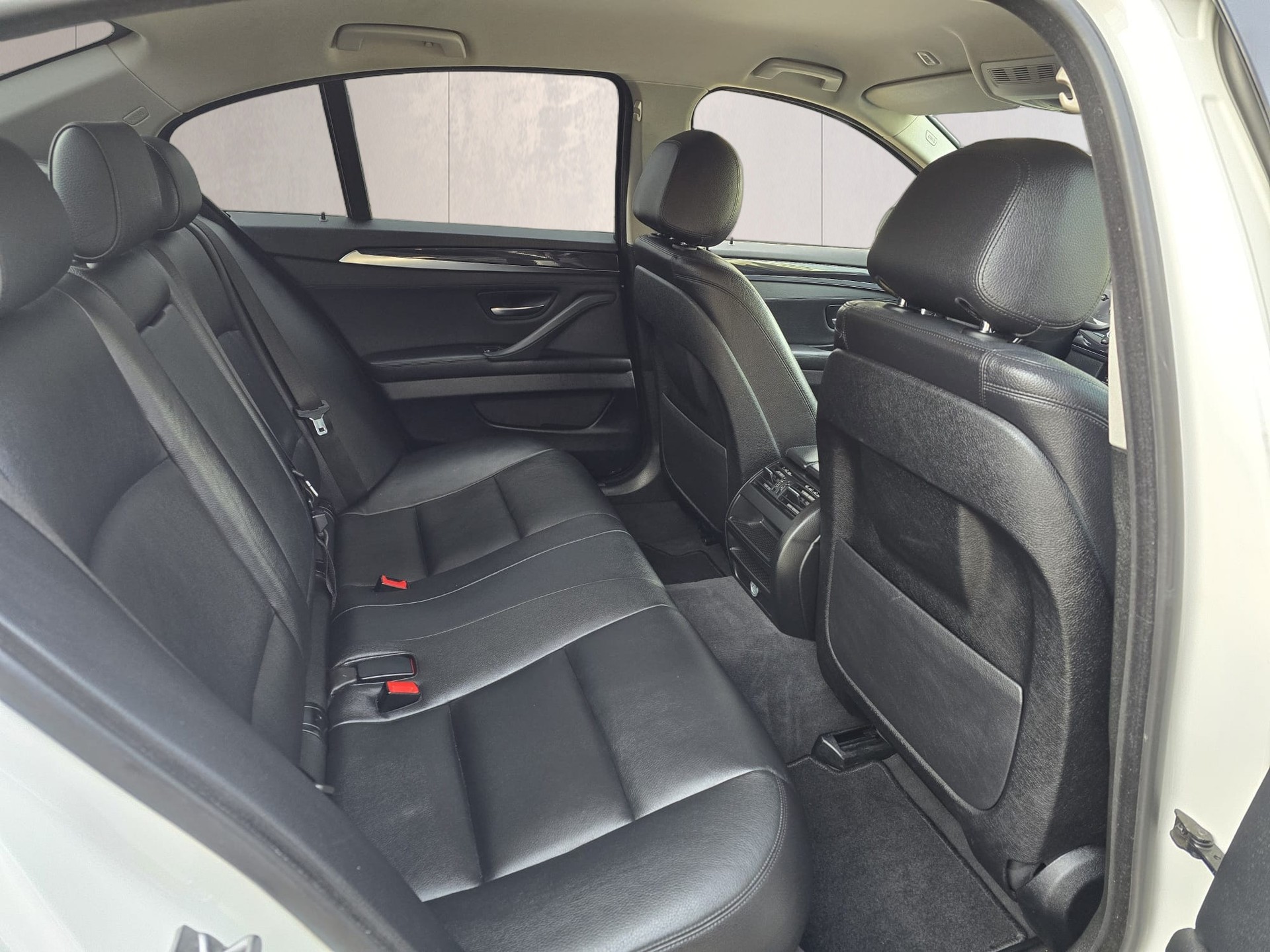 BMW 520D-image-17
