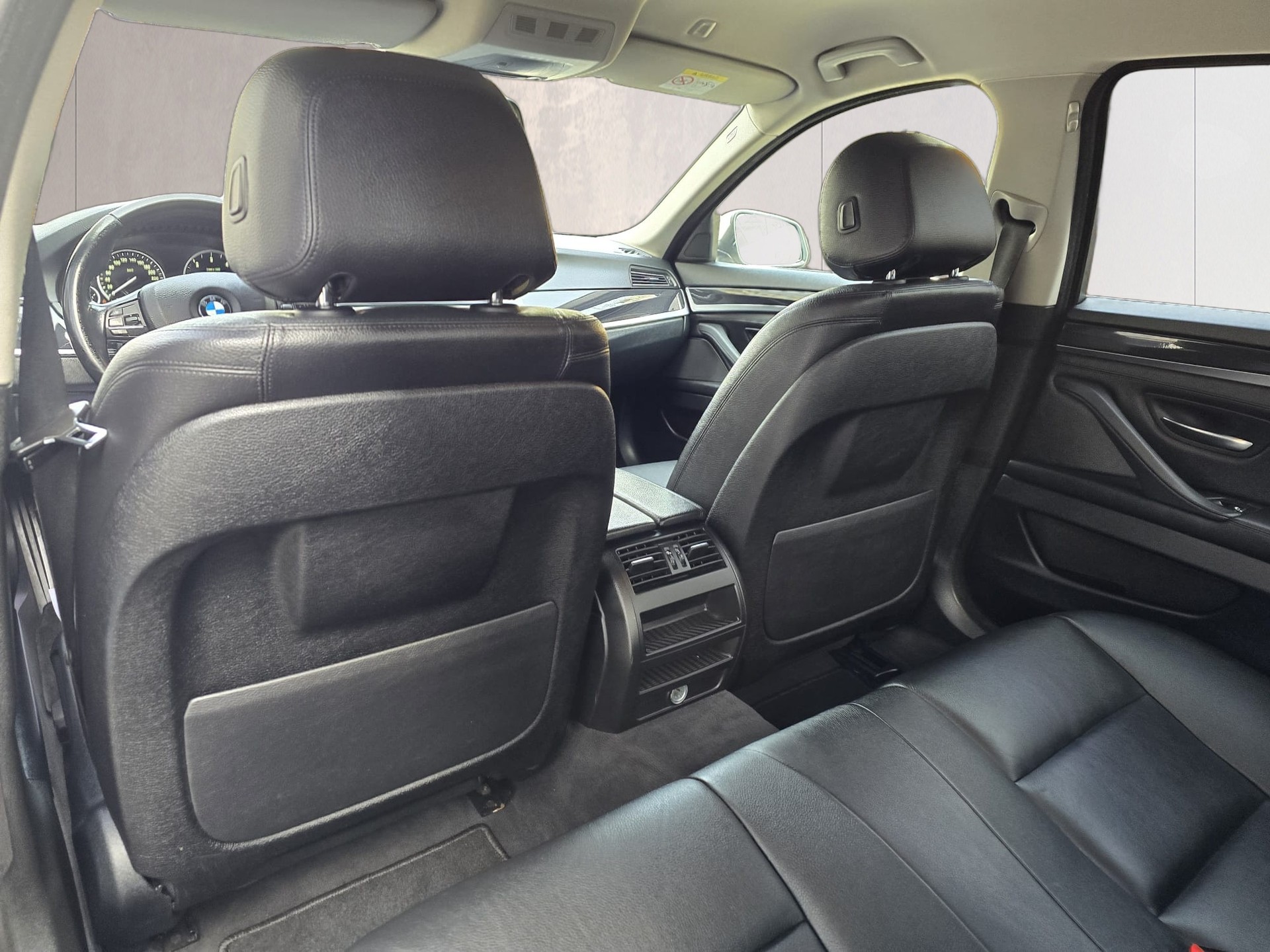 BMW 520D-image-13