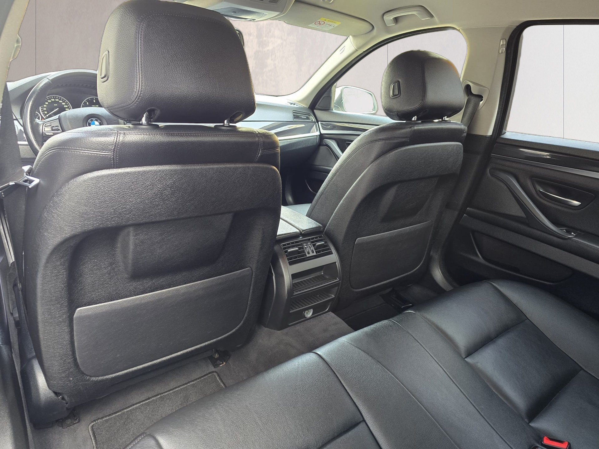 BMW 520D-image-18