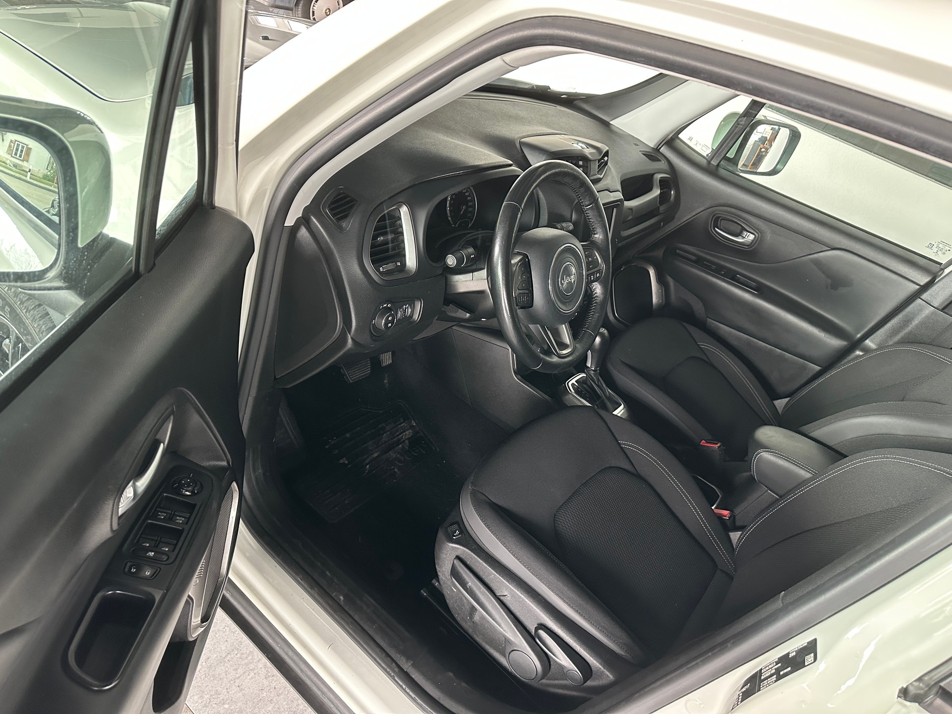 JEEP Renegade 1.4 Turbo Freedom AWD-image-3