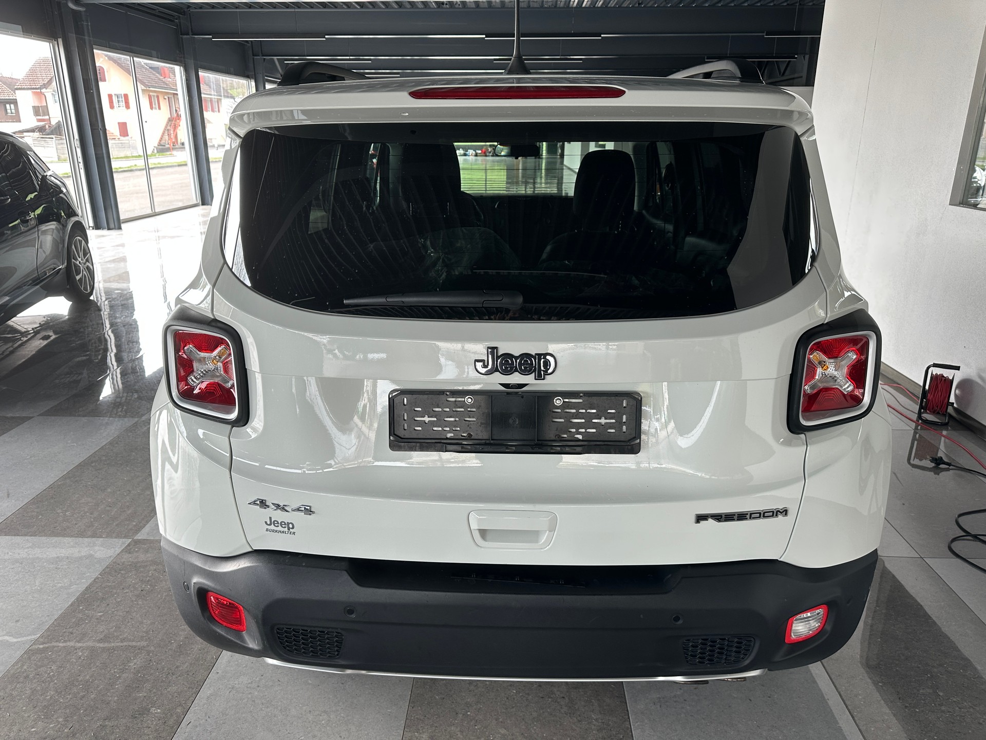 JEEP Renegade 1.4 Turbo Freedom AWD-image-5