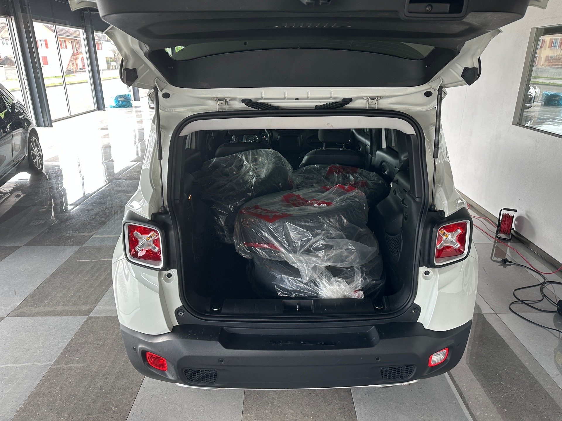 JEEP Renegade 1.4 Turbo Freedom AWD-image-6