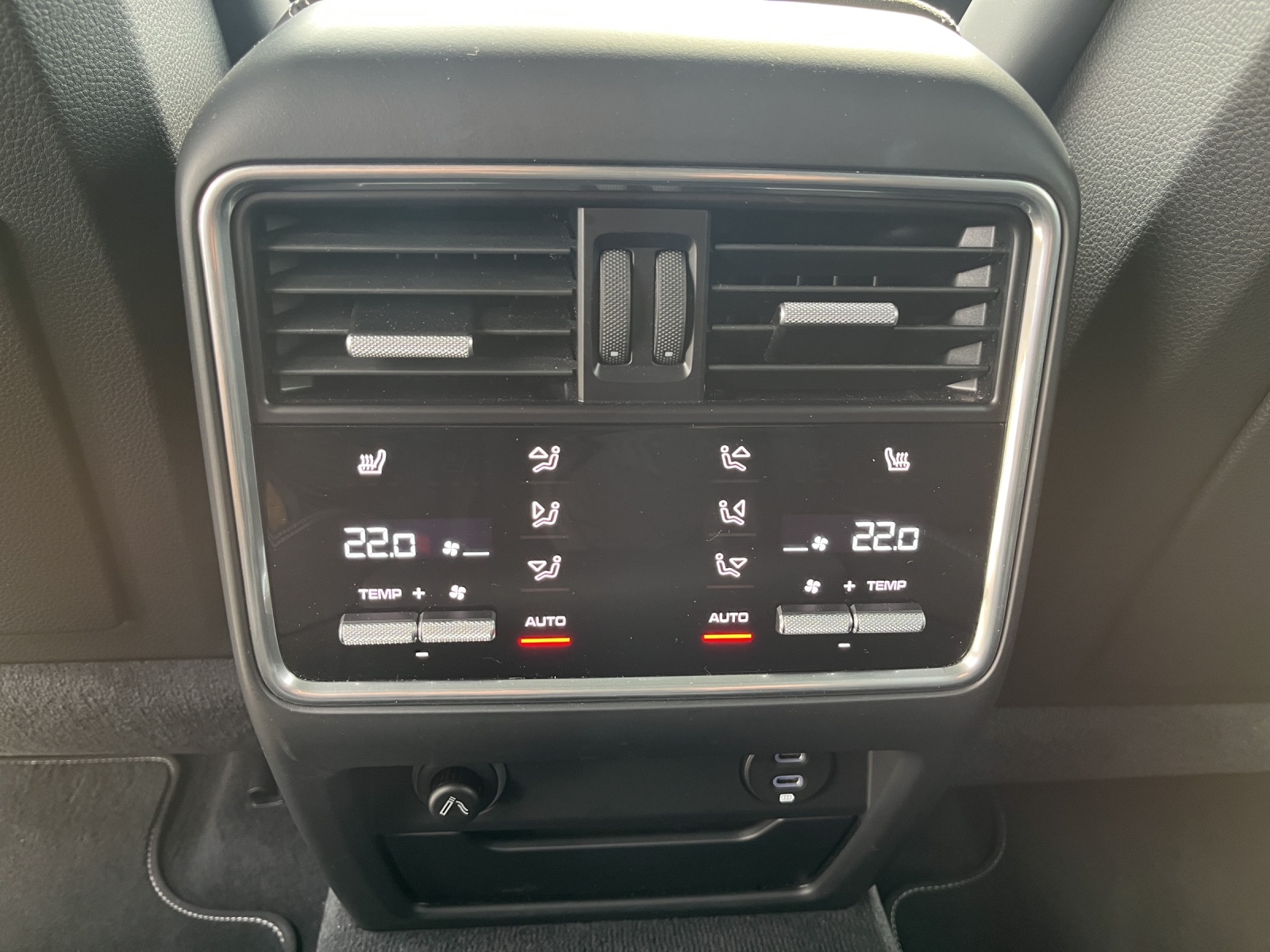 PORSCHE Cayenne 4.0 V8 GTS-image-19