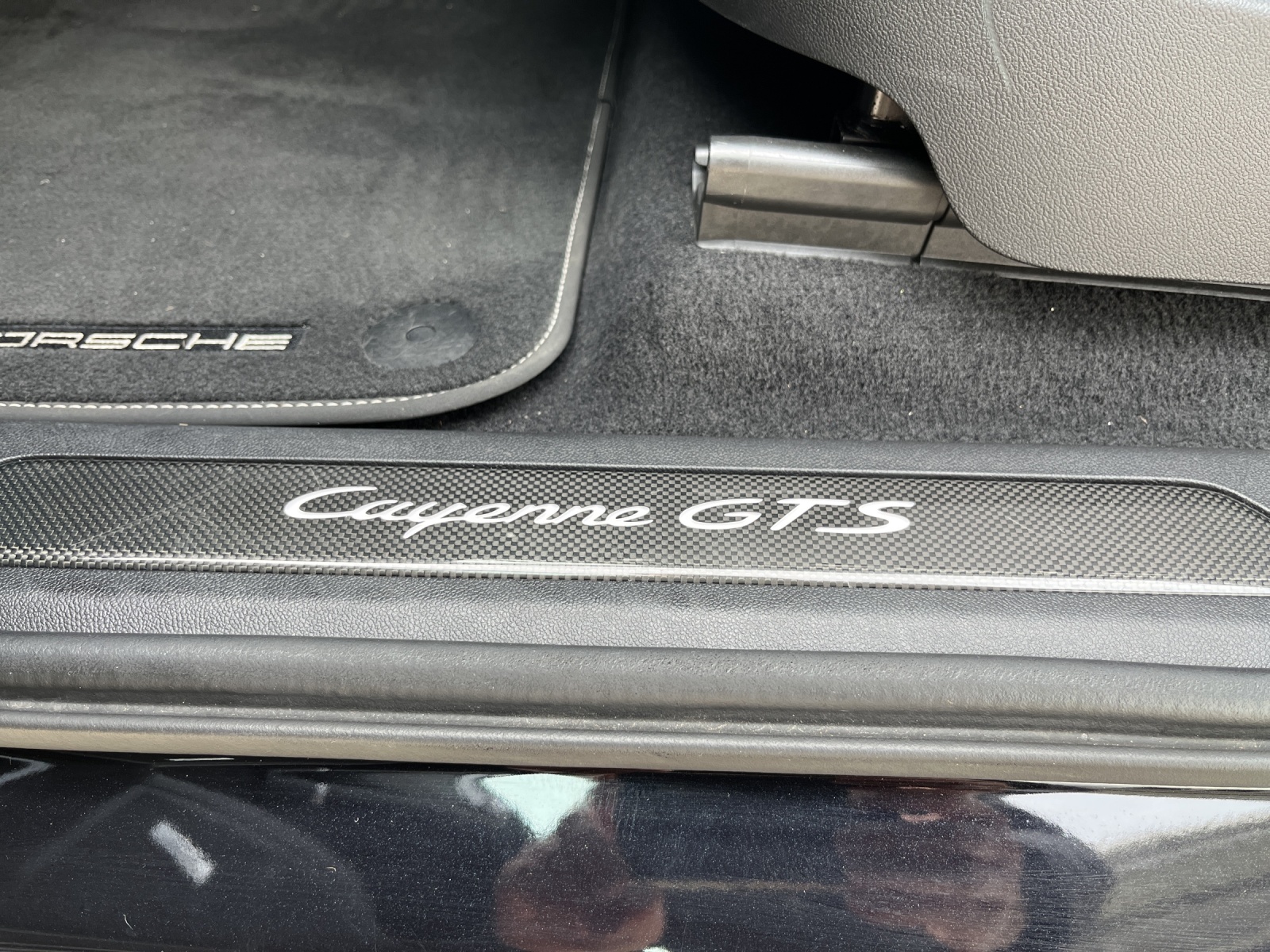 PORSCHE Cayenne 4.0 V8 GTS-image-18