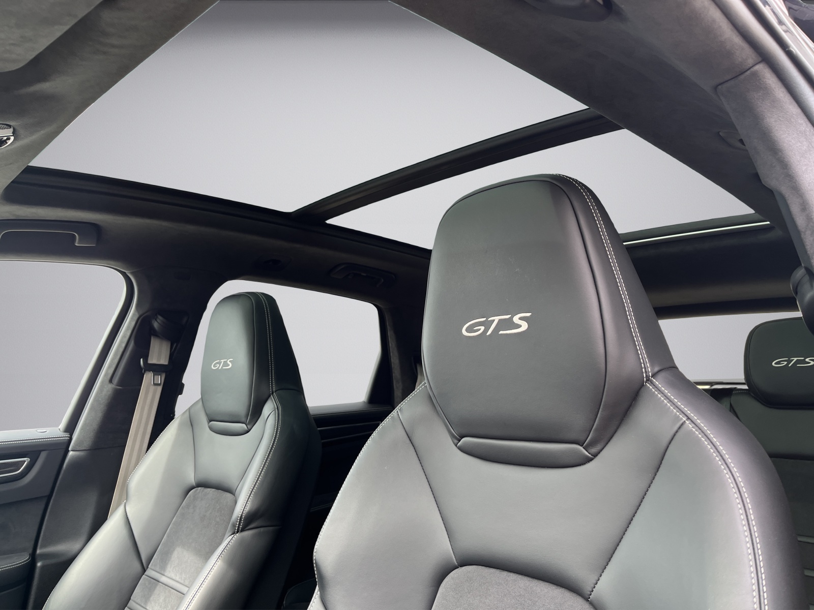 PORSCHE Cayenne 4.0 V8 GTS-image-17