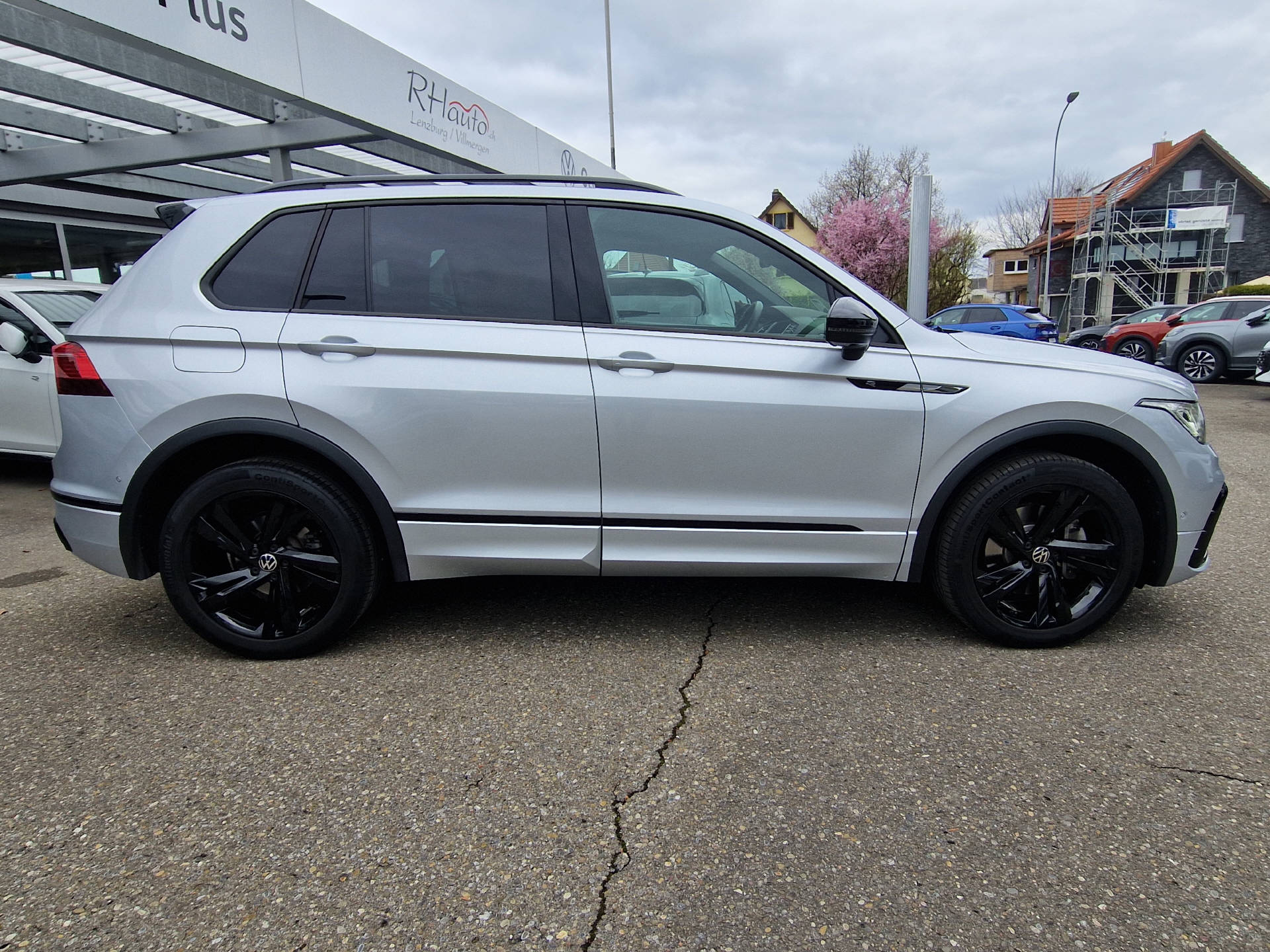 VW Tiguan 2.0 TDI R-Line DSG-image-2
