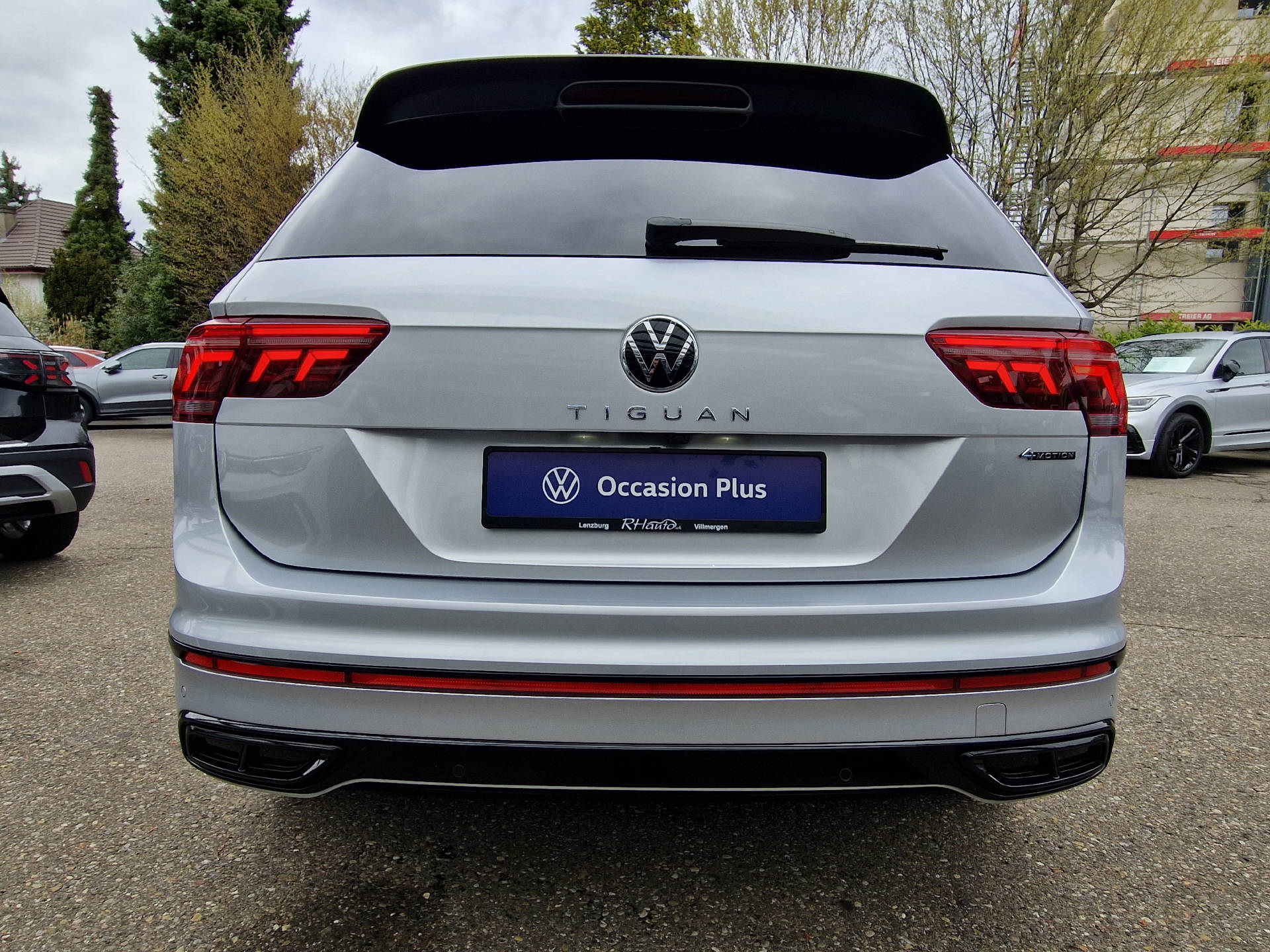 VW Tiguan 2.0 TDI R-Line DSG-image-4