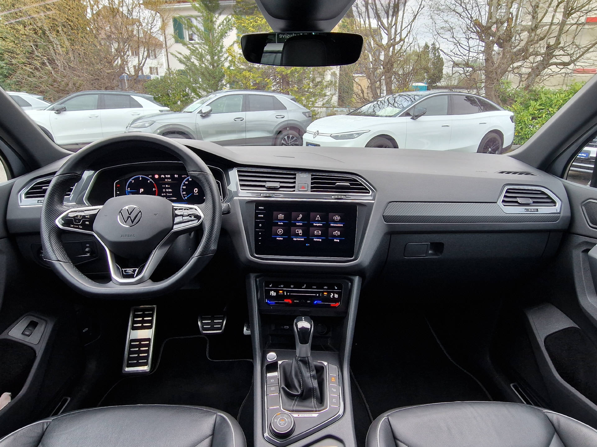VW Tiguan 2.0 TDI R-Line DSG-image-9