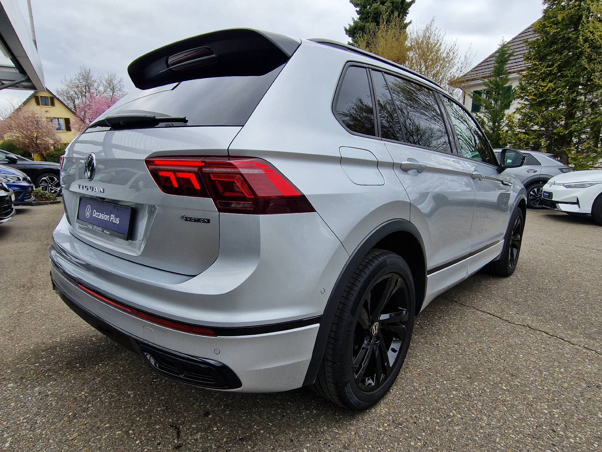VW Tiguan 2.0 TDI R-Line DSG-image-3