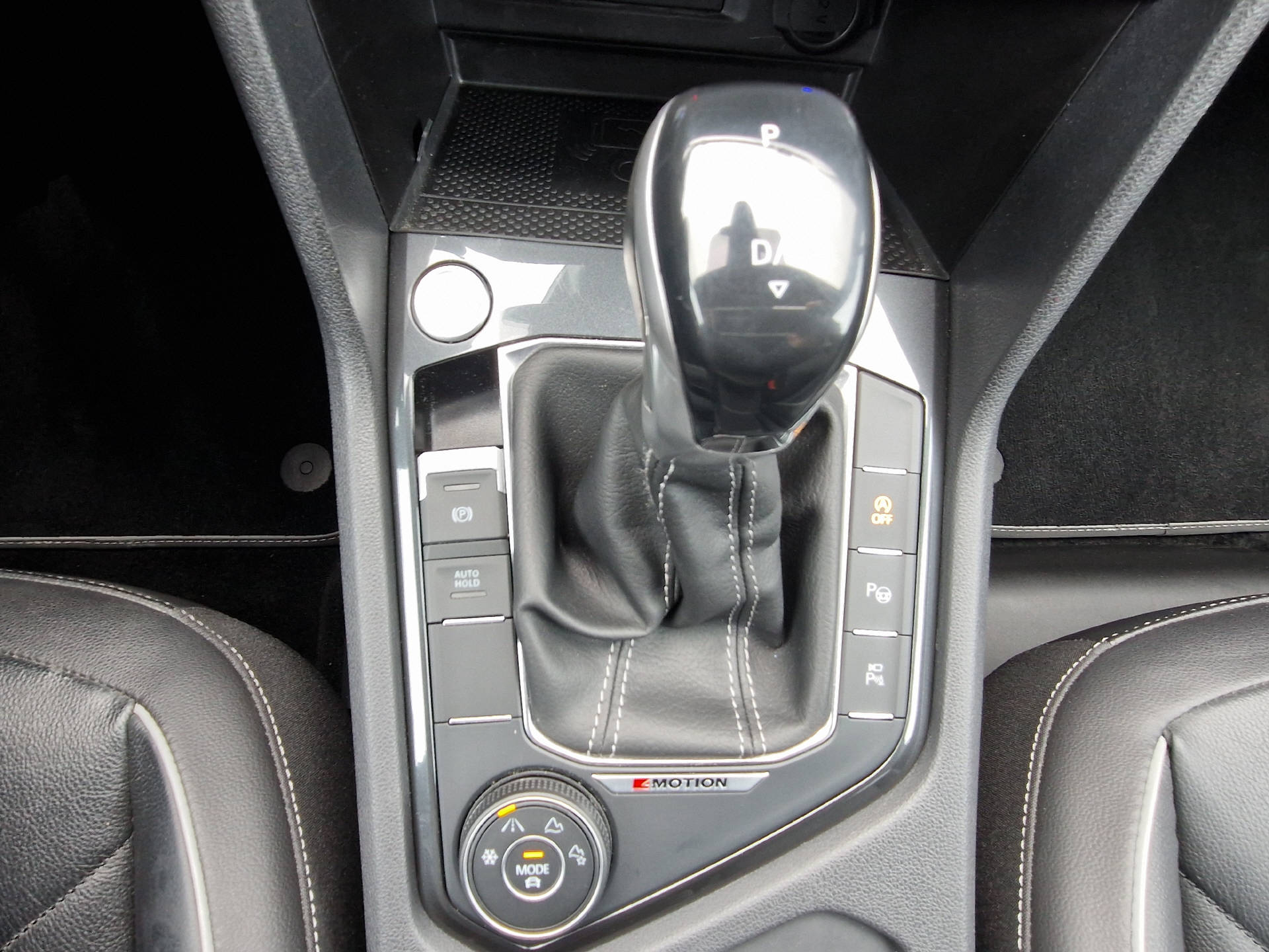 VW Tiguan 2.0 TDI R-Line DSG-image-17