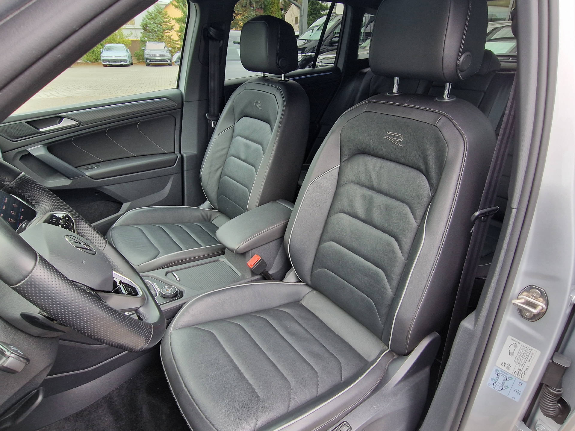 VW Tiguan 2.0 TDI R-Line DSG-image-7