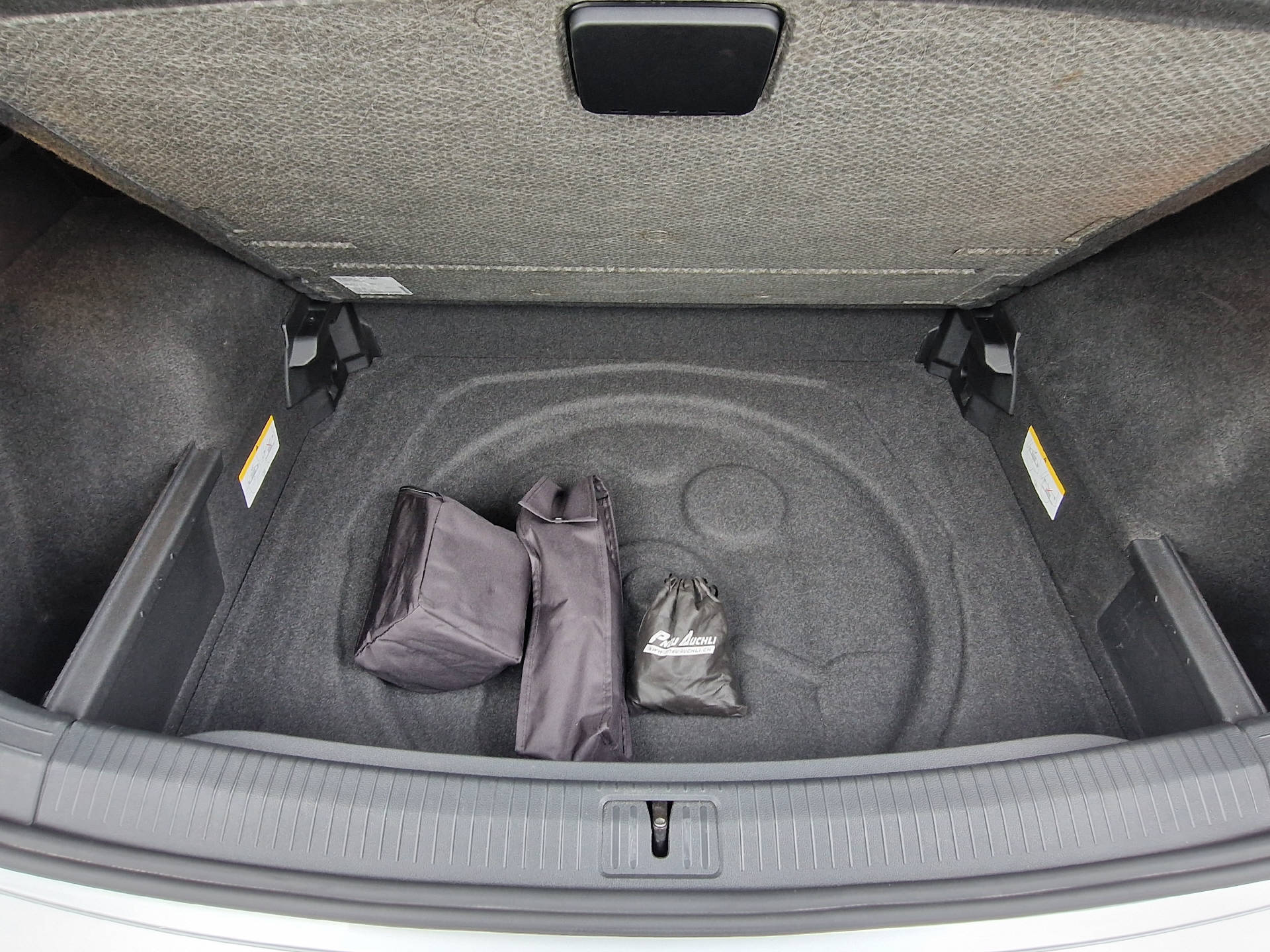VW Tiguan 2.0 TDI R-Line DSG-image-21