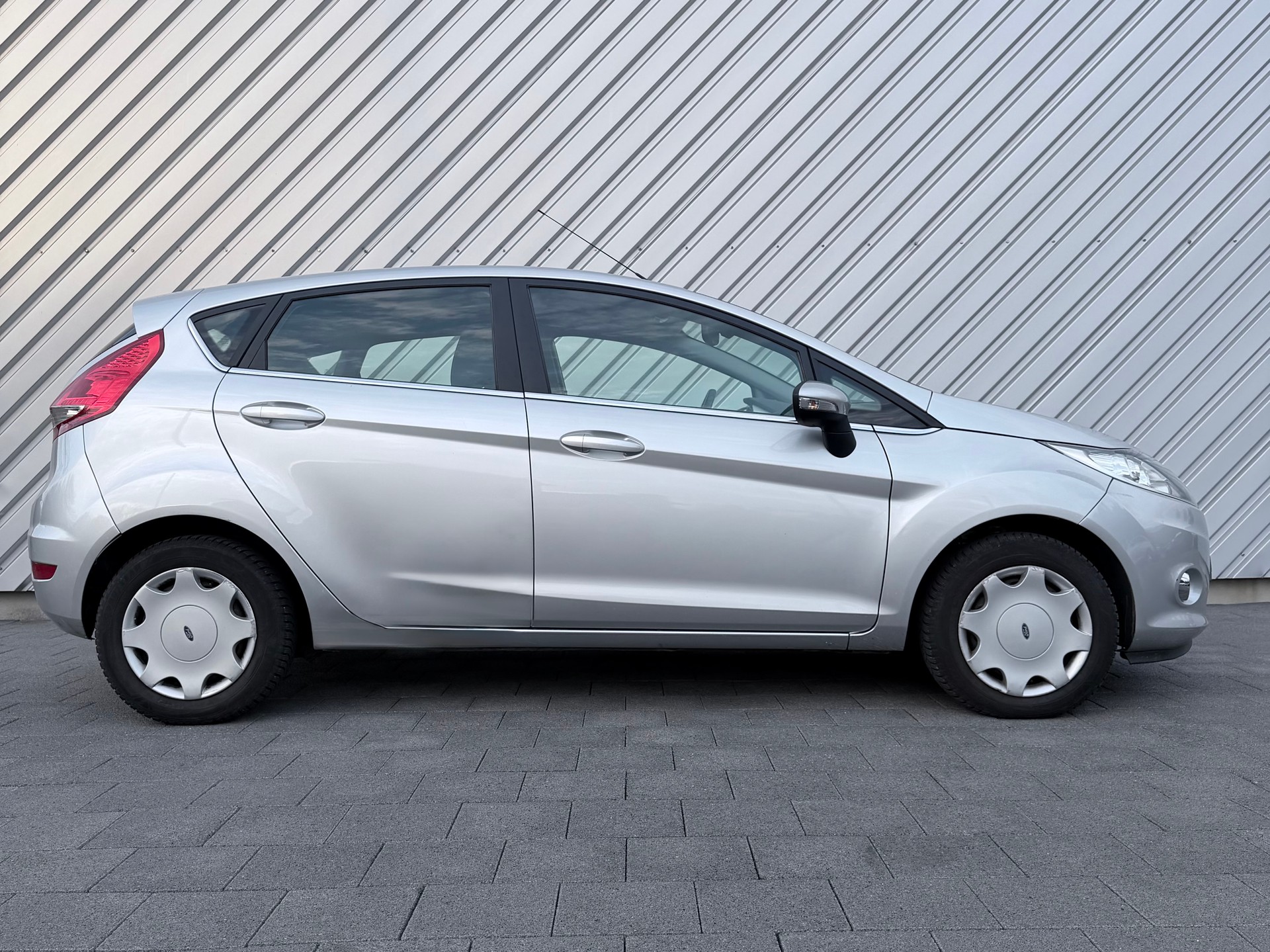 FORD Fiesta 1.4 16V Titanium-image-1