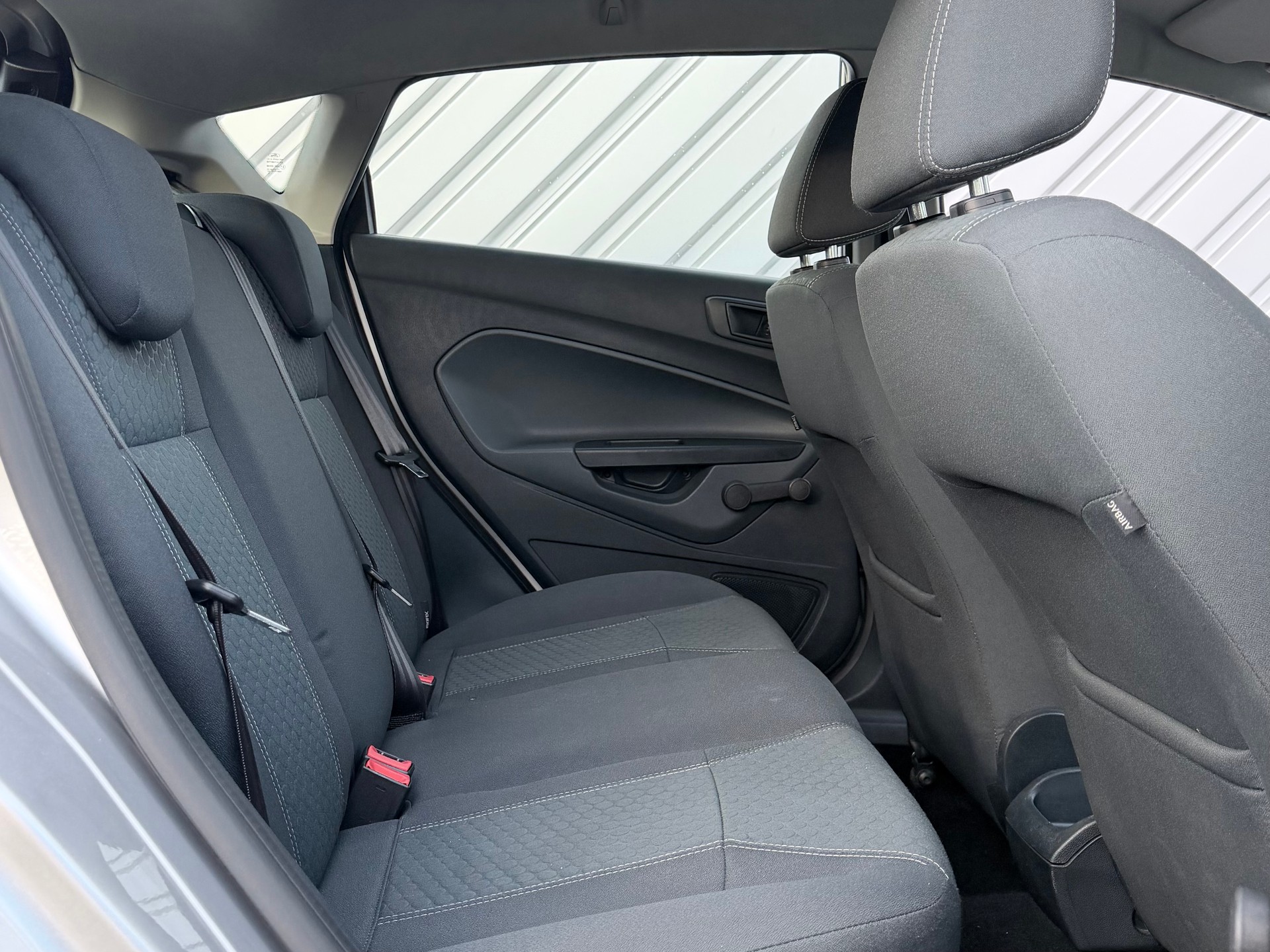 FORD Fiesta 1.4 16V Titanium-image-5