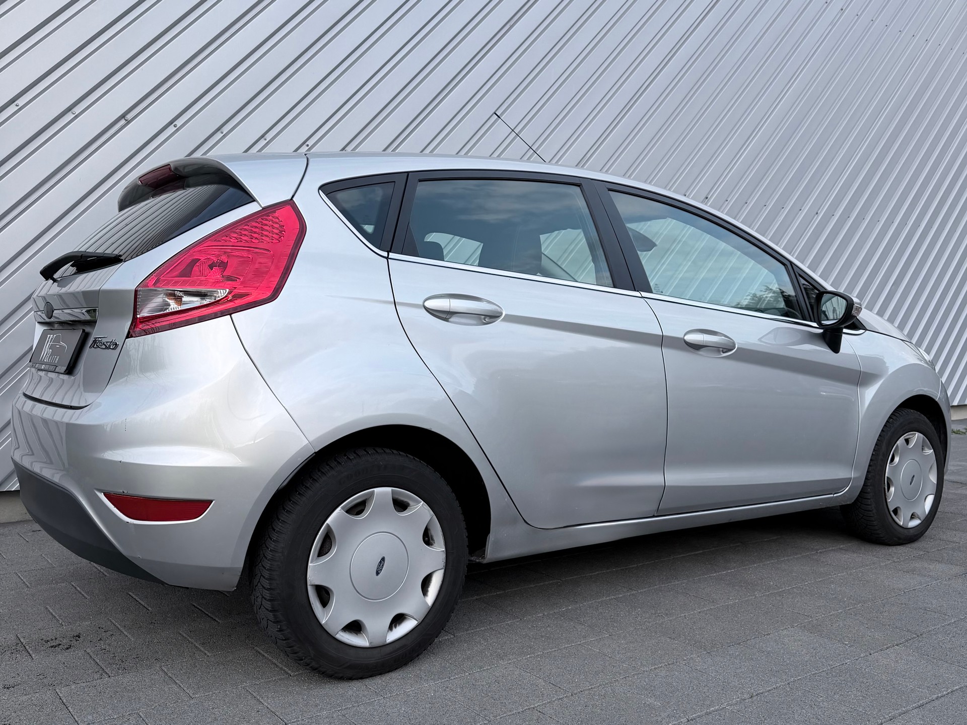 FORD Fiesta 1.4 16V Titanium-image-2
