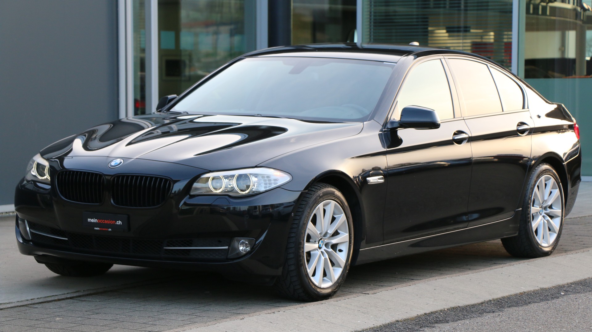 BMW 530d xDrive-image-2