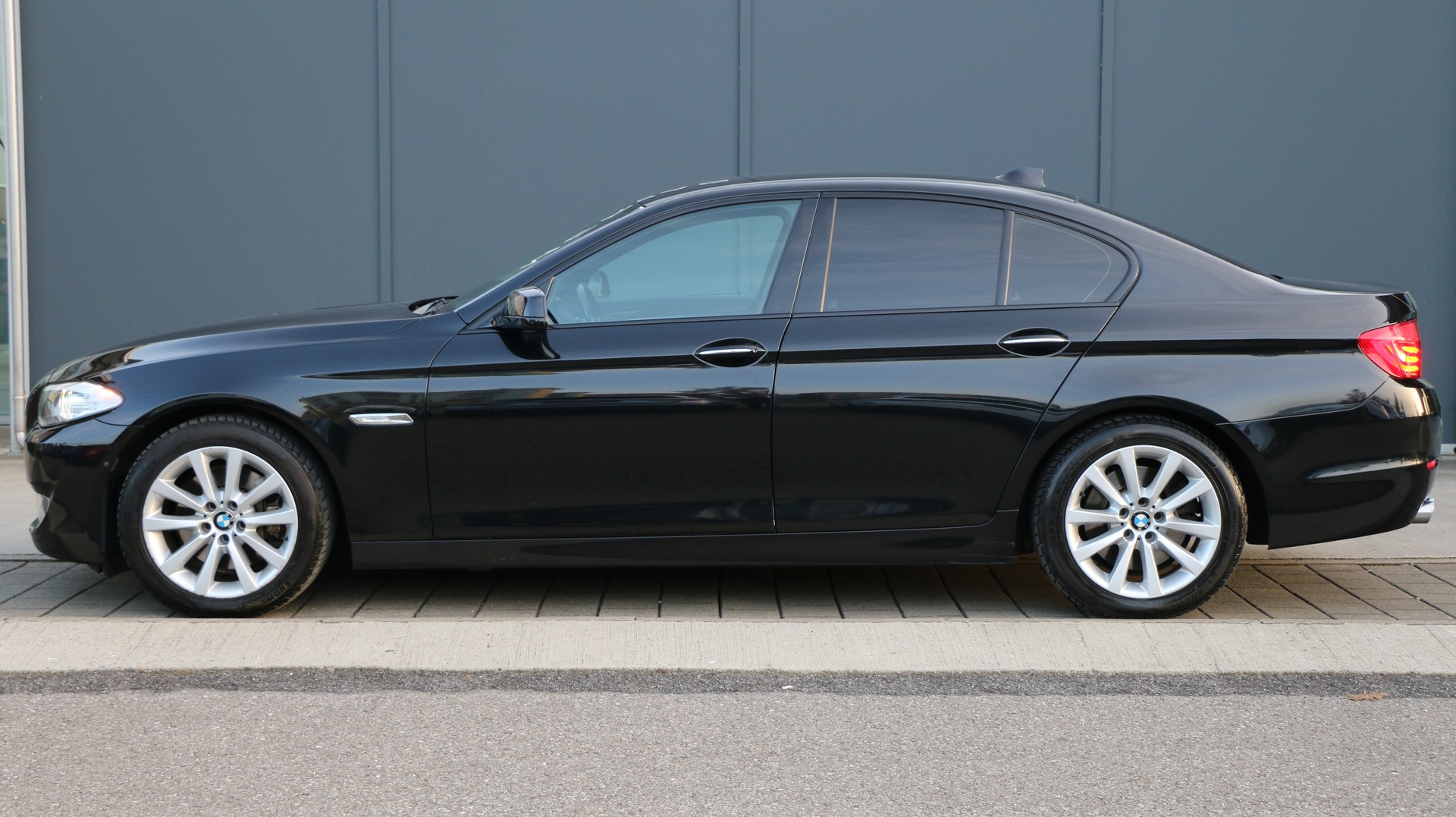 BMW 530d xDrive-image-3