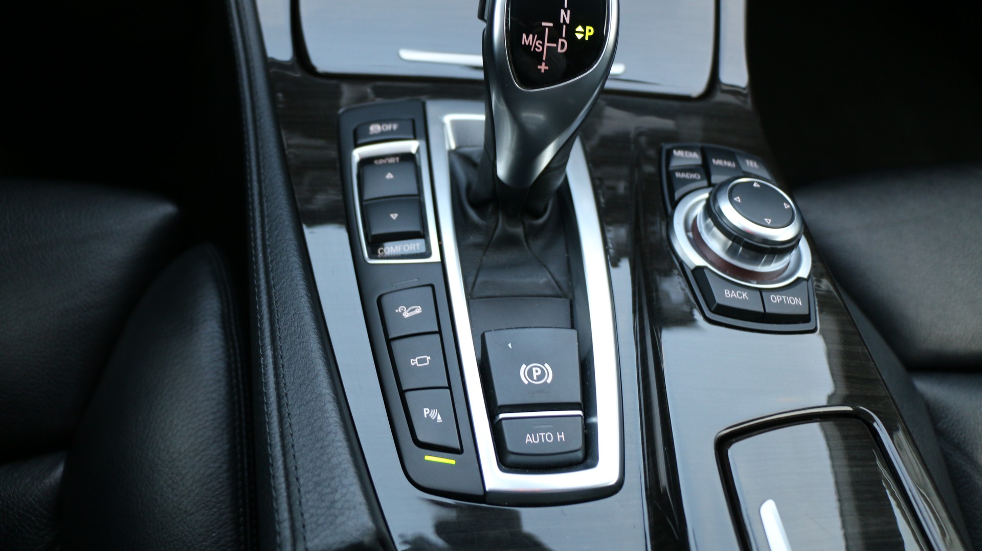 BMW 530d xDrive-image-16