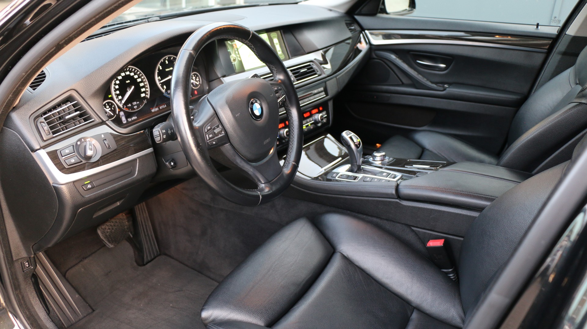 BMW 530d xDrive-image-21