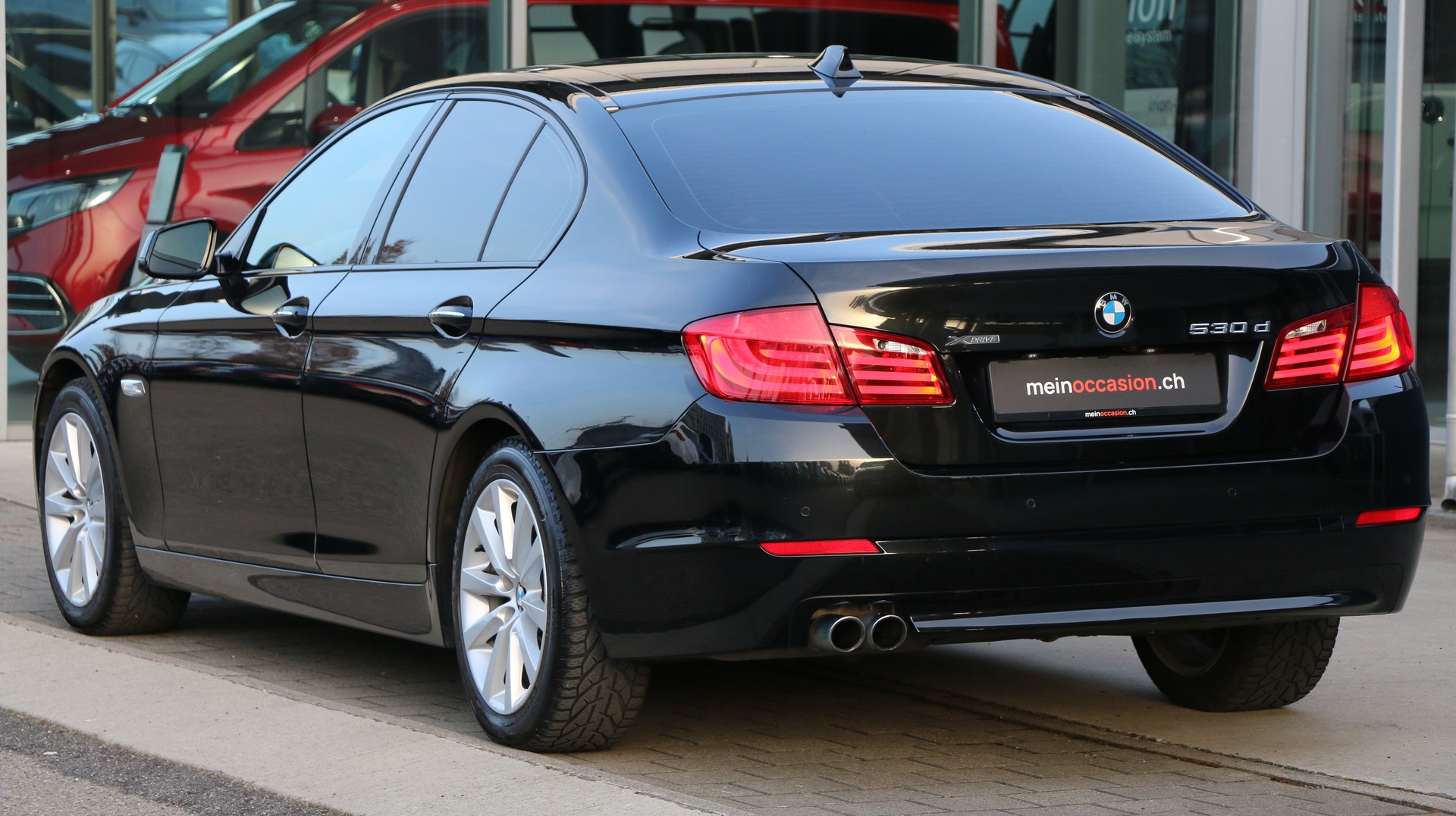 BMW 530d xDrive-image-4
