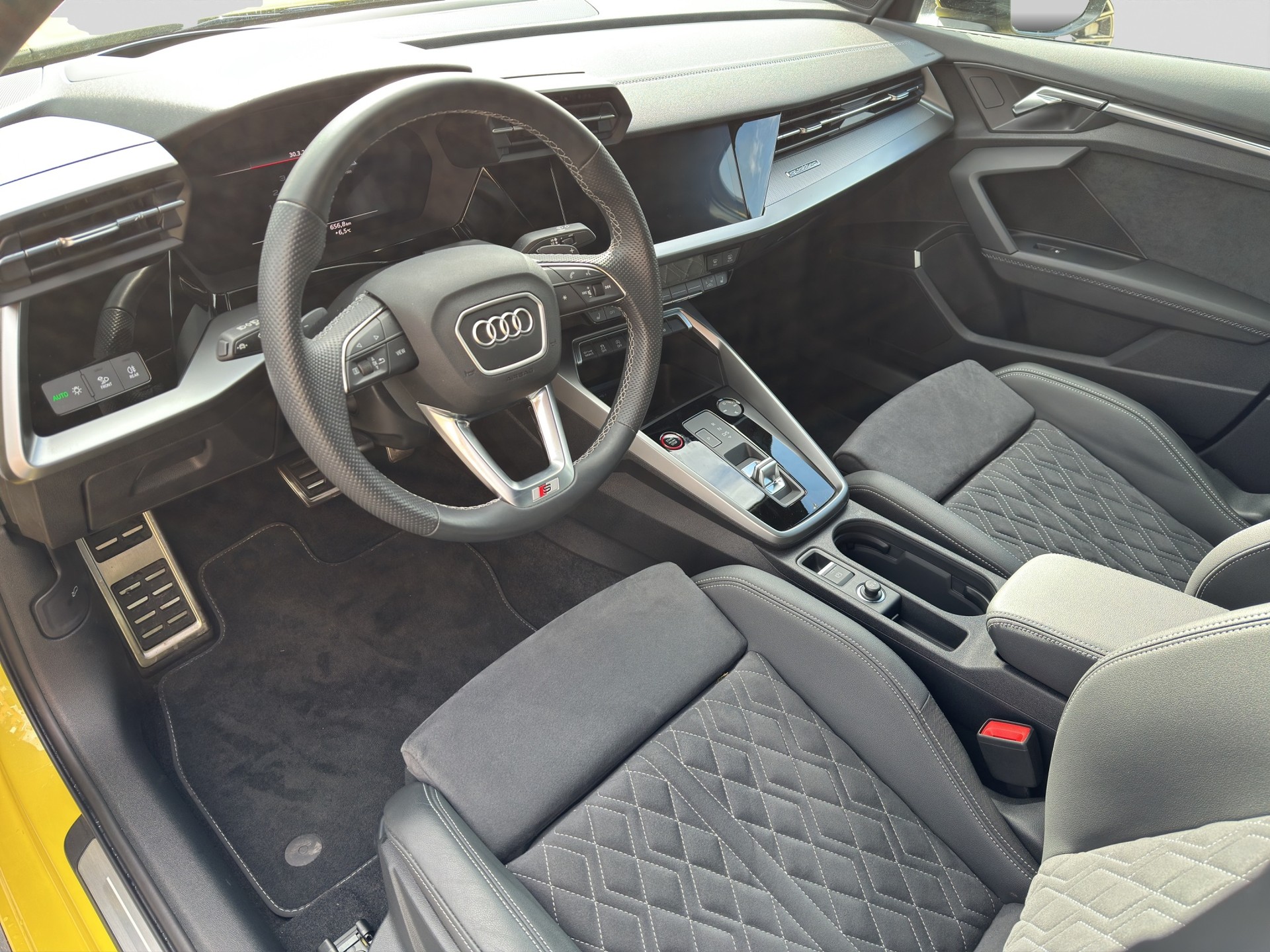 AUDI S3 Limousine 2.0 TFSI quattro Schwarz Plus S-tronic-image-6
