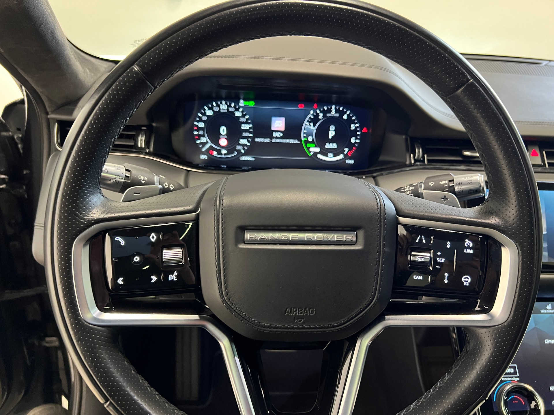 LAND ROVER Range Rover Evoque 1.5 T 300e R-Dynamic Autobiography-image-3