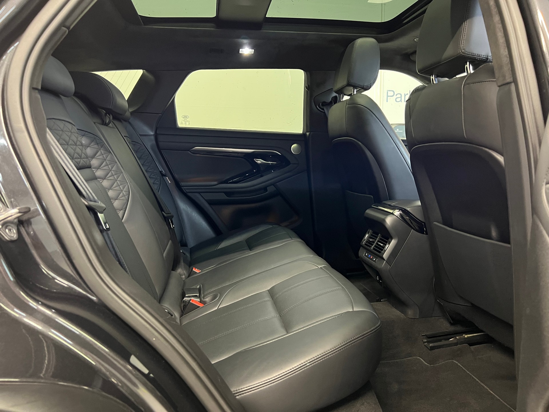 LAND ROVER Range Rover Evoque 1.5 T 300e R-Dynamic Autobiography-image-6
