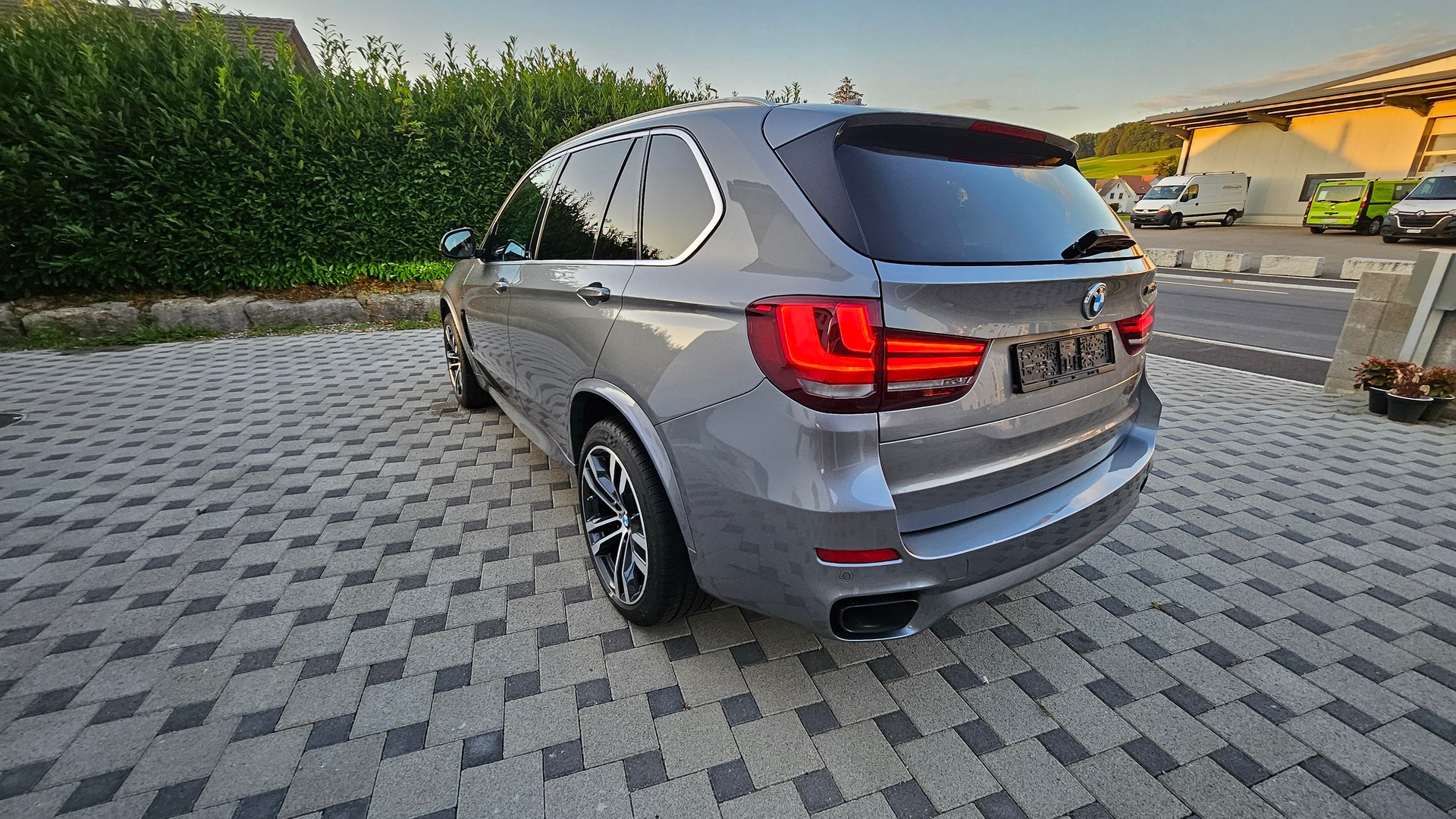 BMW X5 xDrive M50d Steptronic-image-2