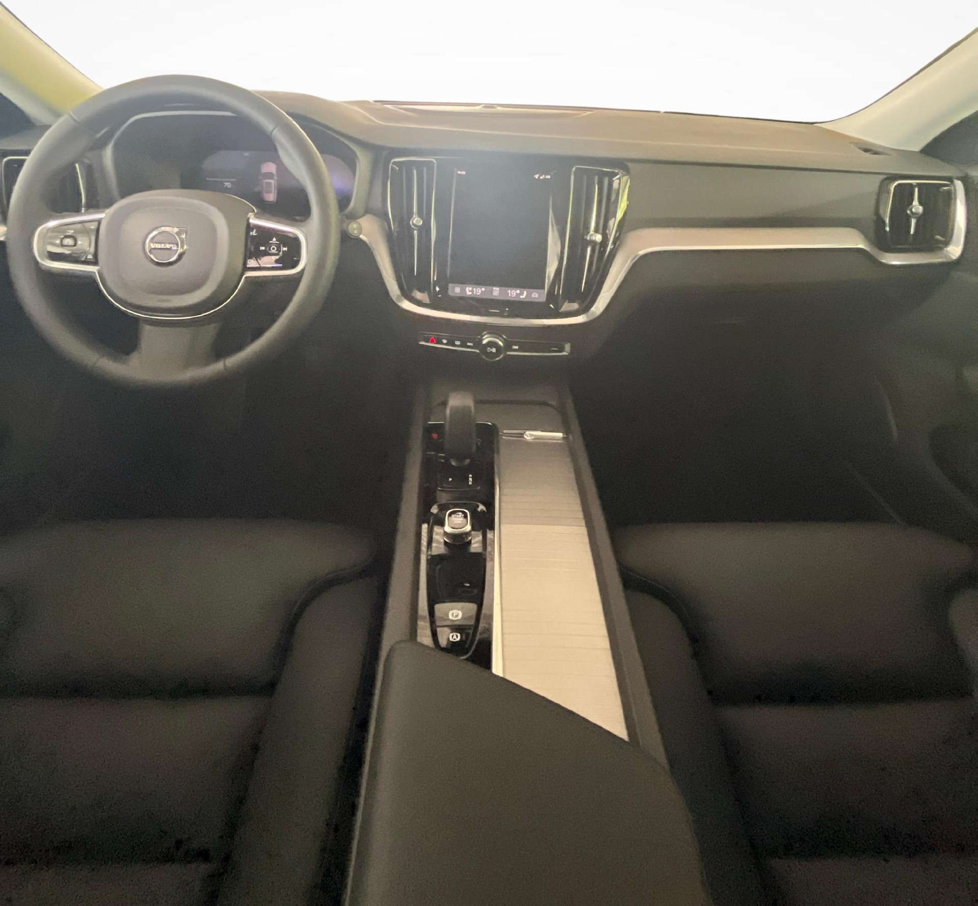 VOLVO V60 2.0 B4 Plus Dark-image-8
