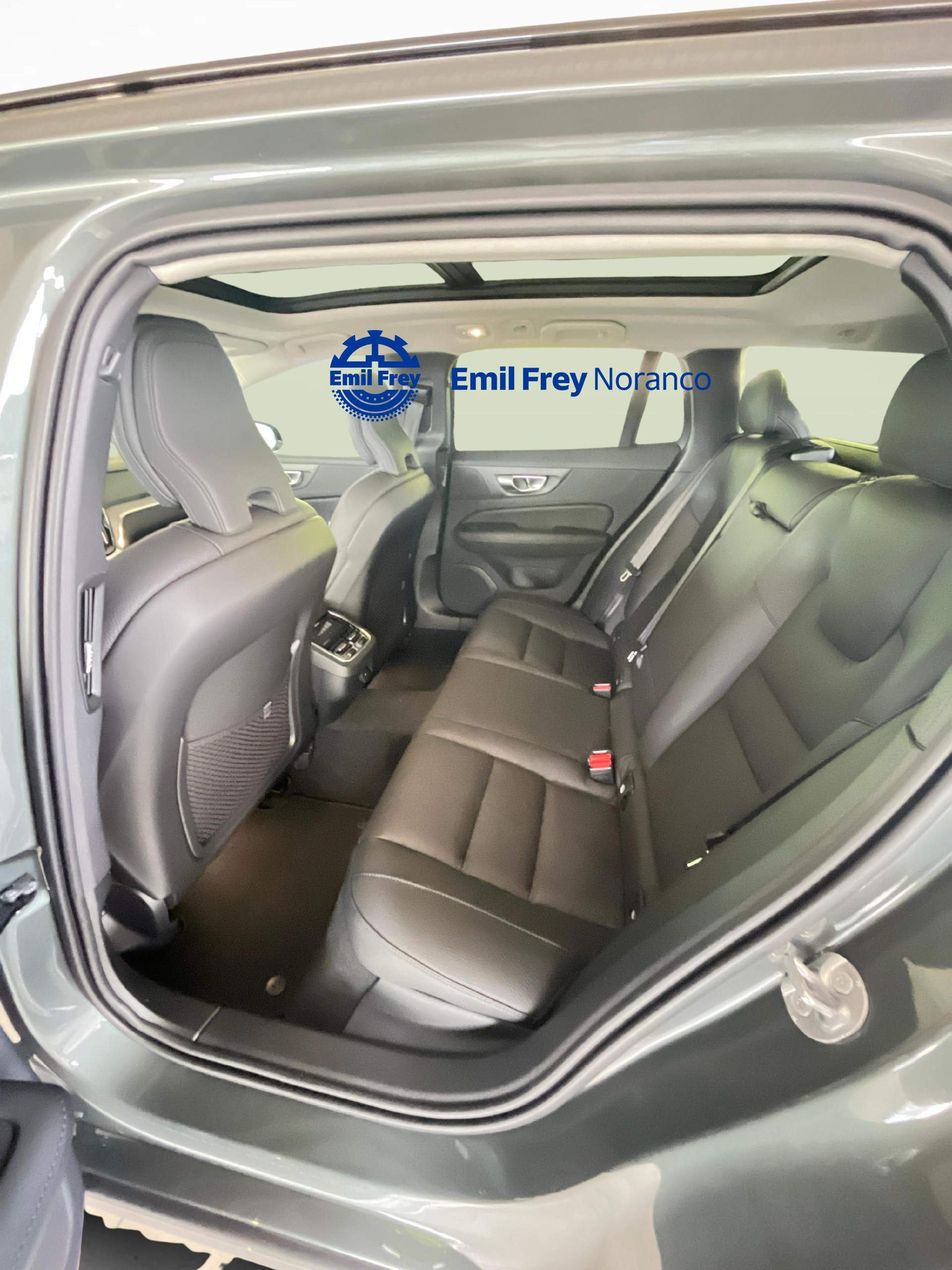 VOLVO V60 2.0 B4 Plus Dark-image-7