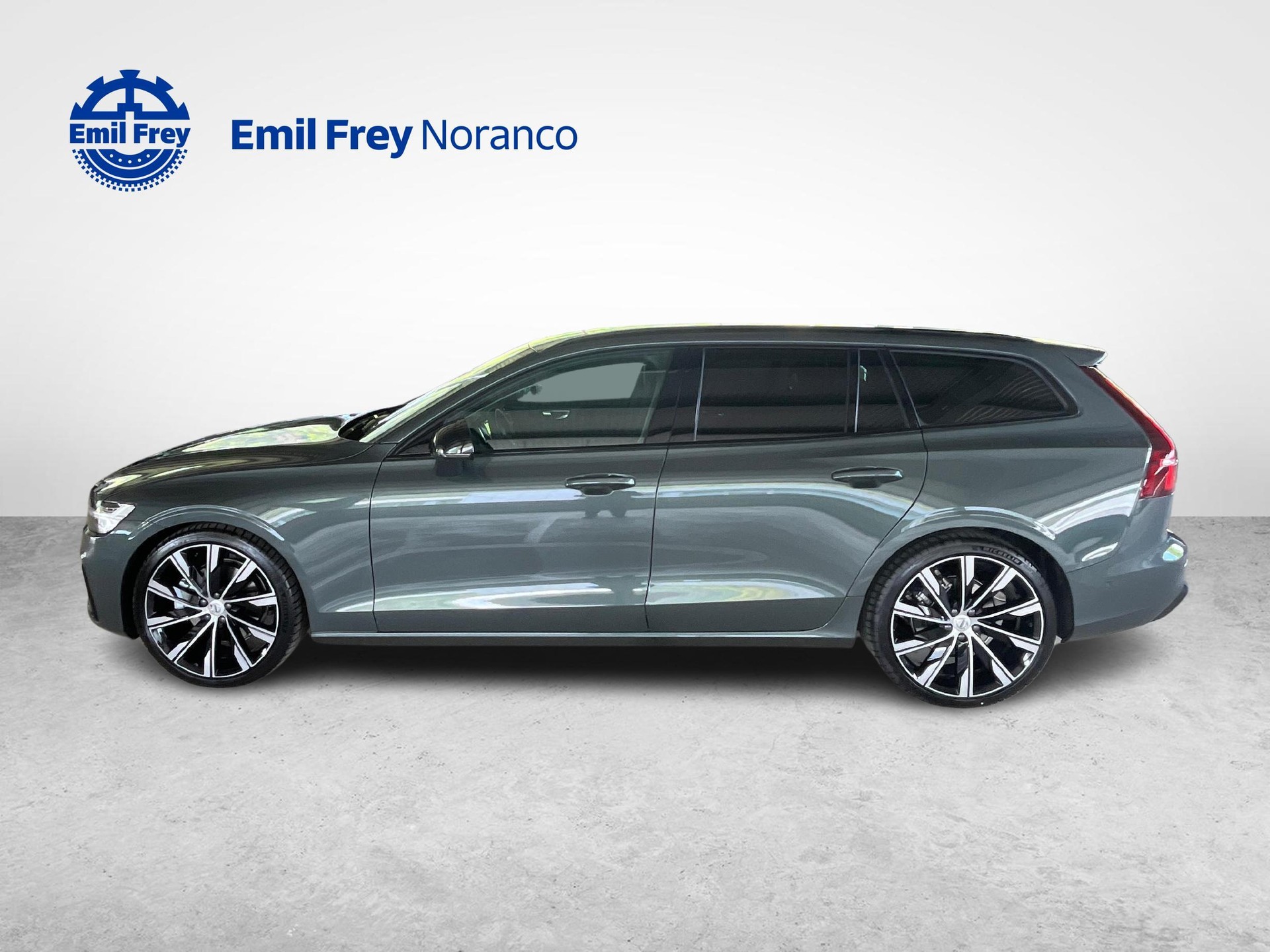 VOLVO V60 2.0 B4 Plus Dark-image-2