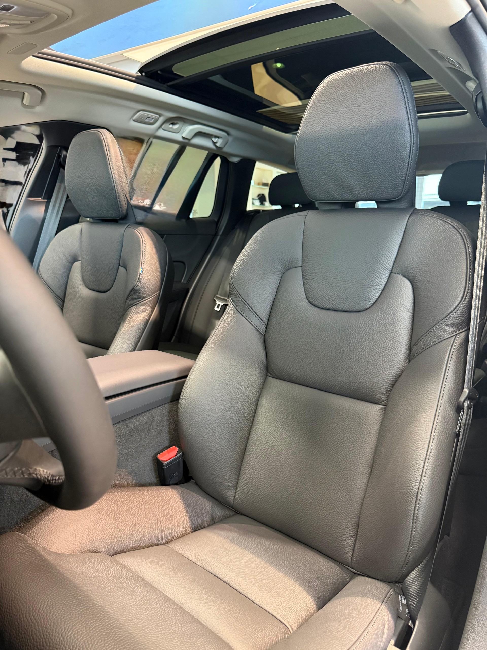VOLVO V60 2.0 B4 Plus Dark-image-6