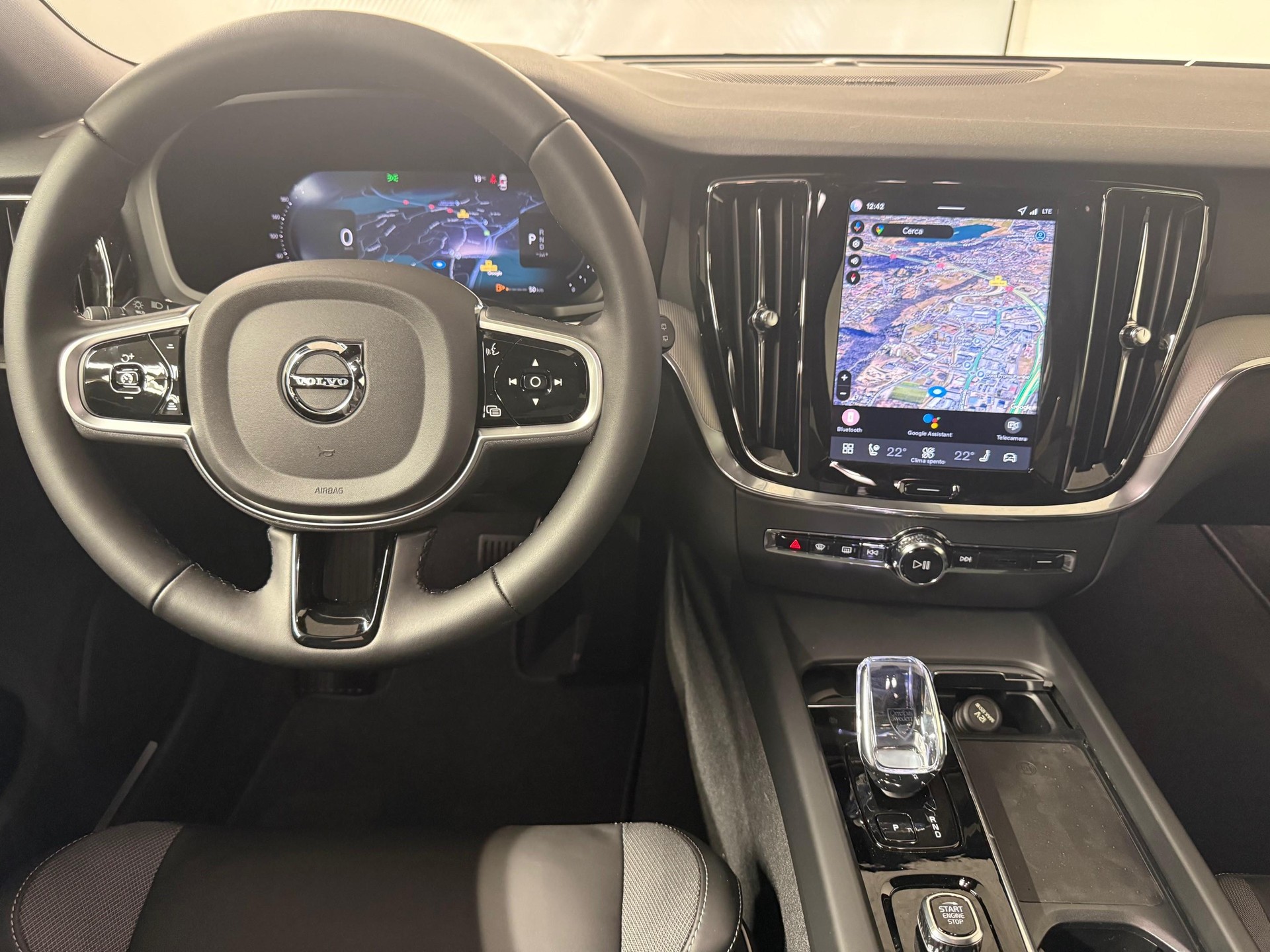 VOLVO V60 2.0 B4 Plus Dark-image-9