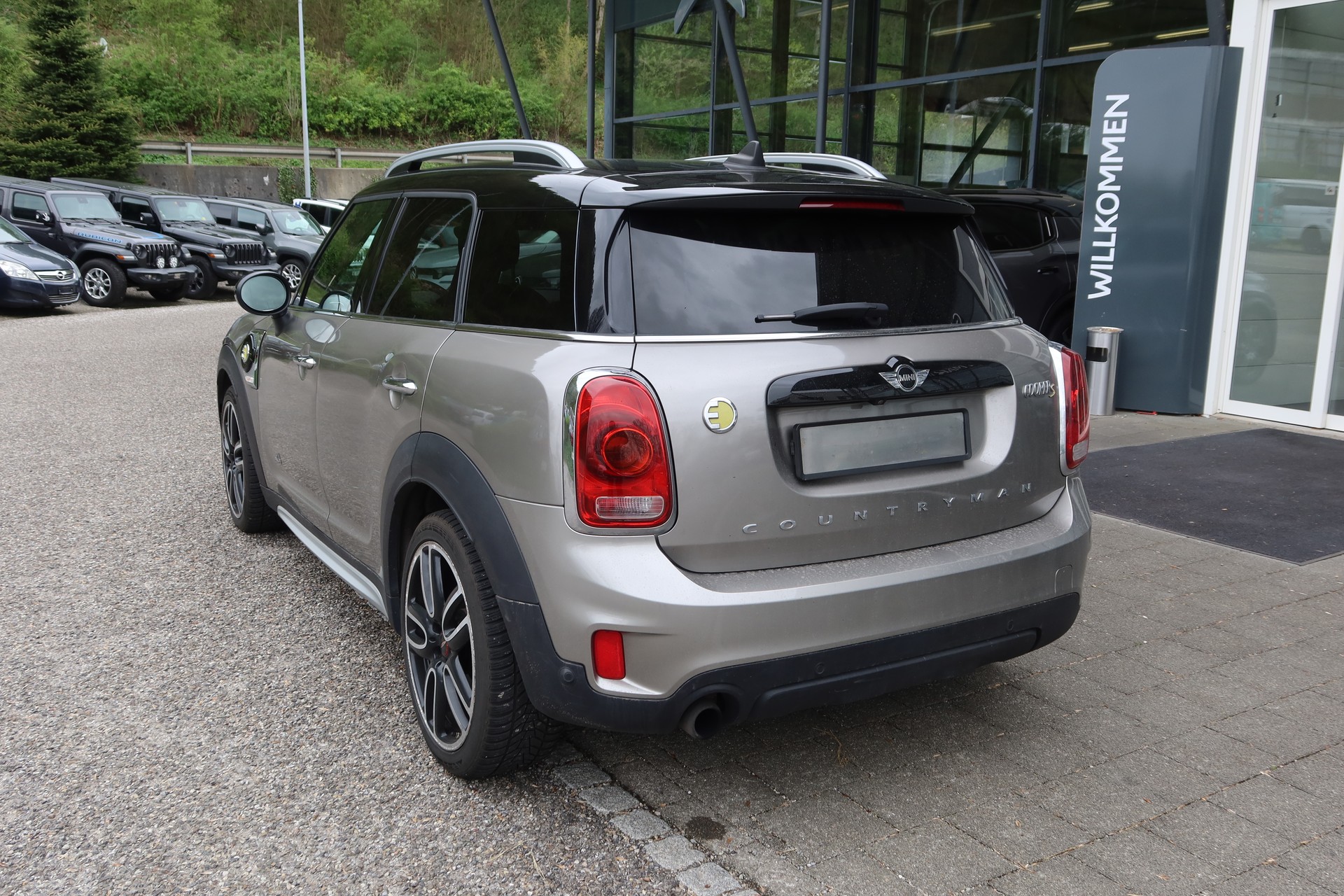 MINI Countryman CooperS E ALL4-image-3